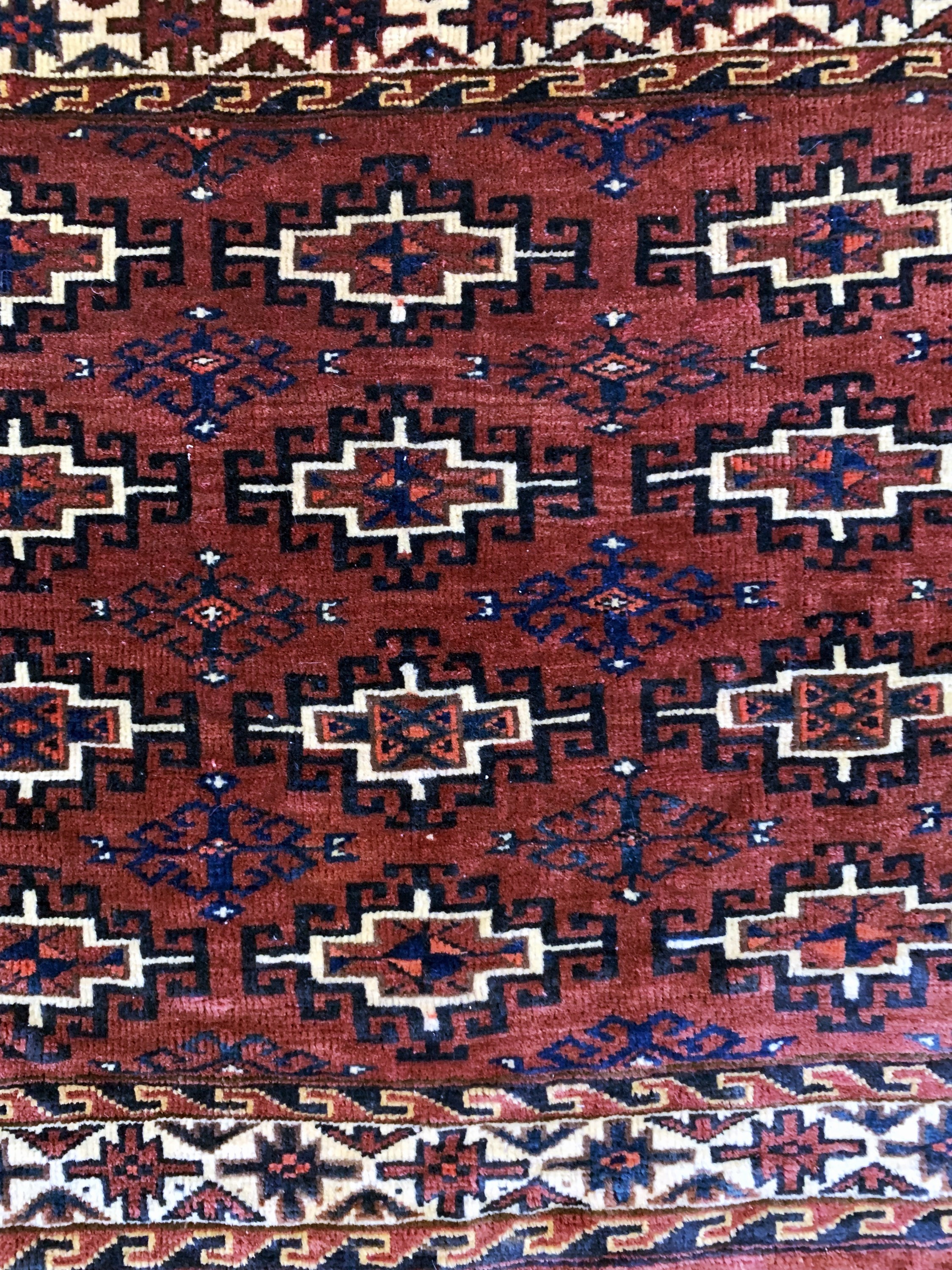 Detail b: Tekke Tschowal antik, Turkmenistan, 19.Jhd,Wolle auf Wolle, ca. 117 x 80 cm, EHZ: 2-3