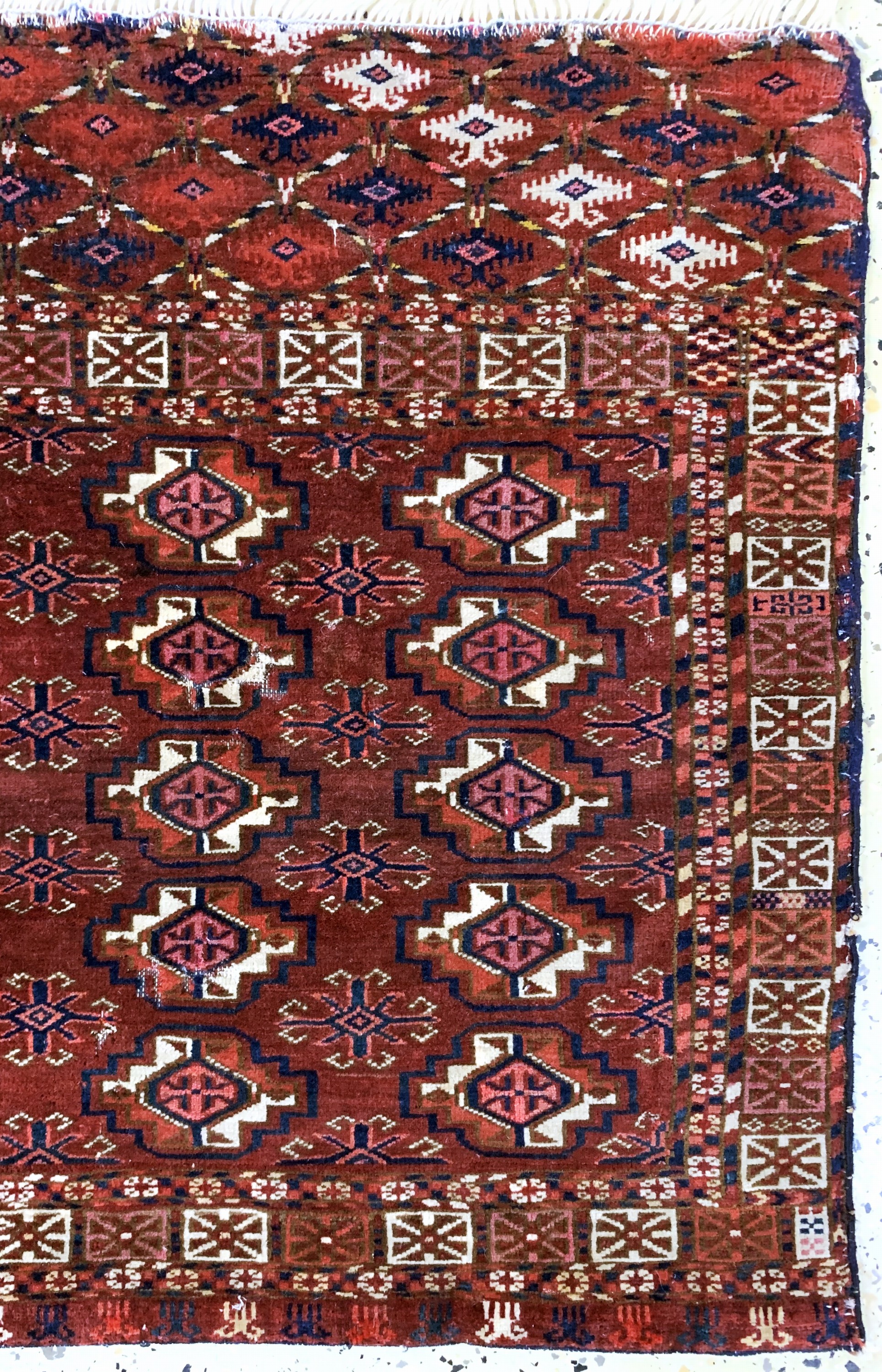 Detail a: Tekke Tschowal antik, Turkmenistan, 19.Jhd,Wolle auf Wolle, ca. 110 x 72 cm, Mottenfraß, EHZ: 3