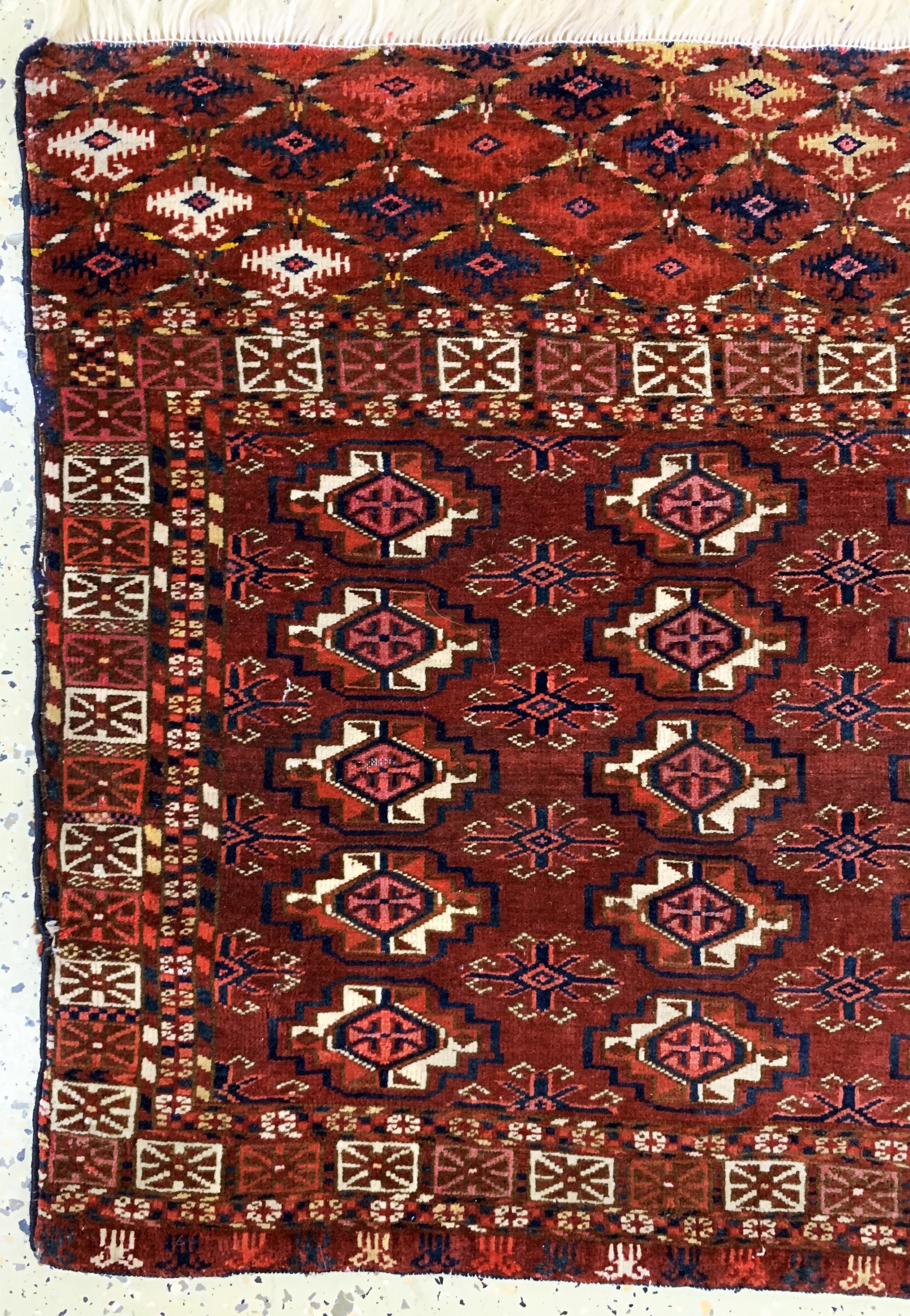 Detail c: Tekke Tschowal antik, Turkmenistan, 19.Jhd,Wolle auf Wolle, ca. 110 x 72 cm, Mottenfraß, EHZ: 3