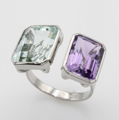 26933424a - Ring mit Farbsteinen, WG 585/000, rechteckiger Aquamarin ca. 11.95 ct, Amethyst ca. 5.65 ...
