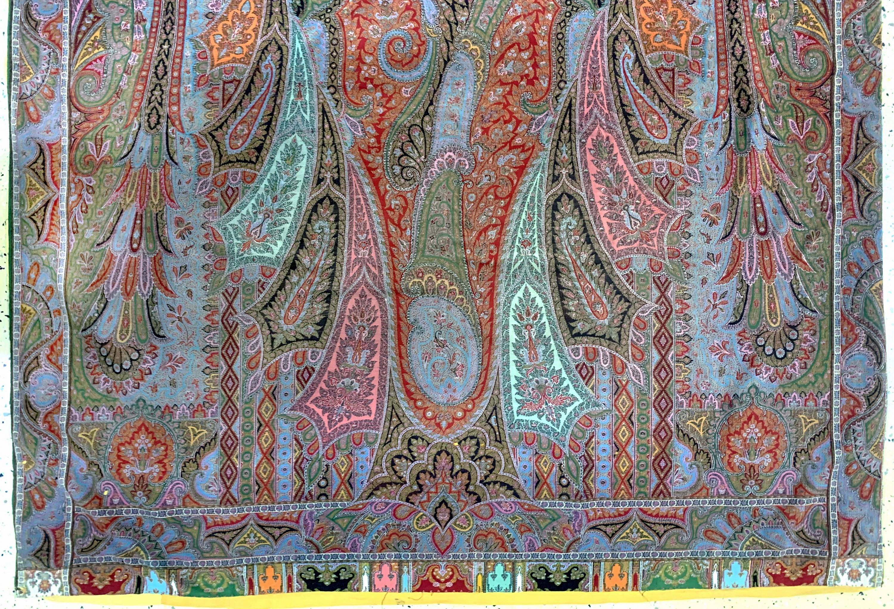 Detail c: Kaschmir Schal, Indien, Anfang 20.Jhd, Wollstickerei, ca. 360 x 150 cm, EHZ: 2(kleineLöcher)