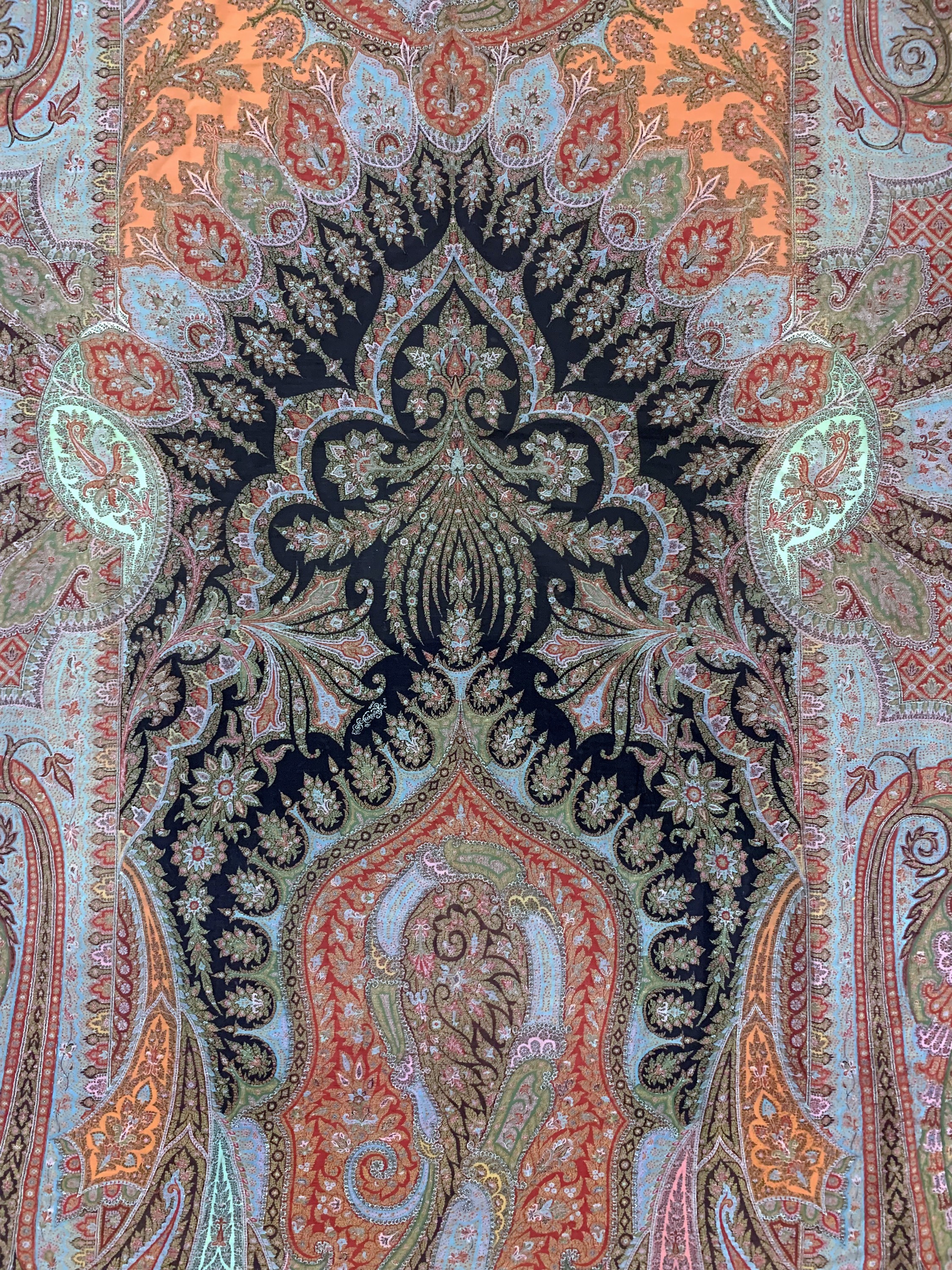 Detail d: Kaschmir Schal, Indien, Anfang 20.Jhd, Wollstickerei, ca. 360 x 150 cm, EHZ: 2(kleineLöcher)