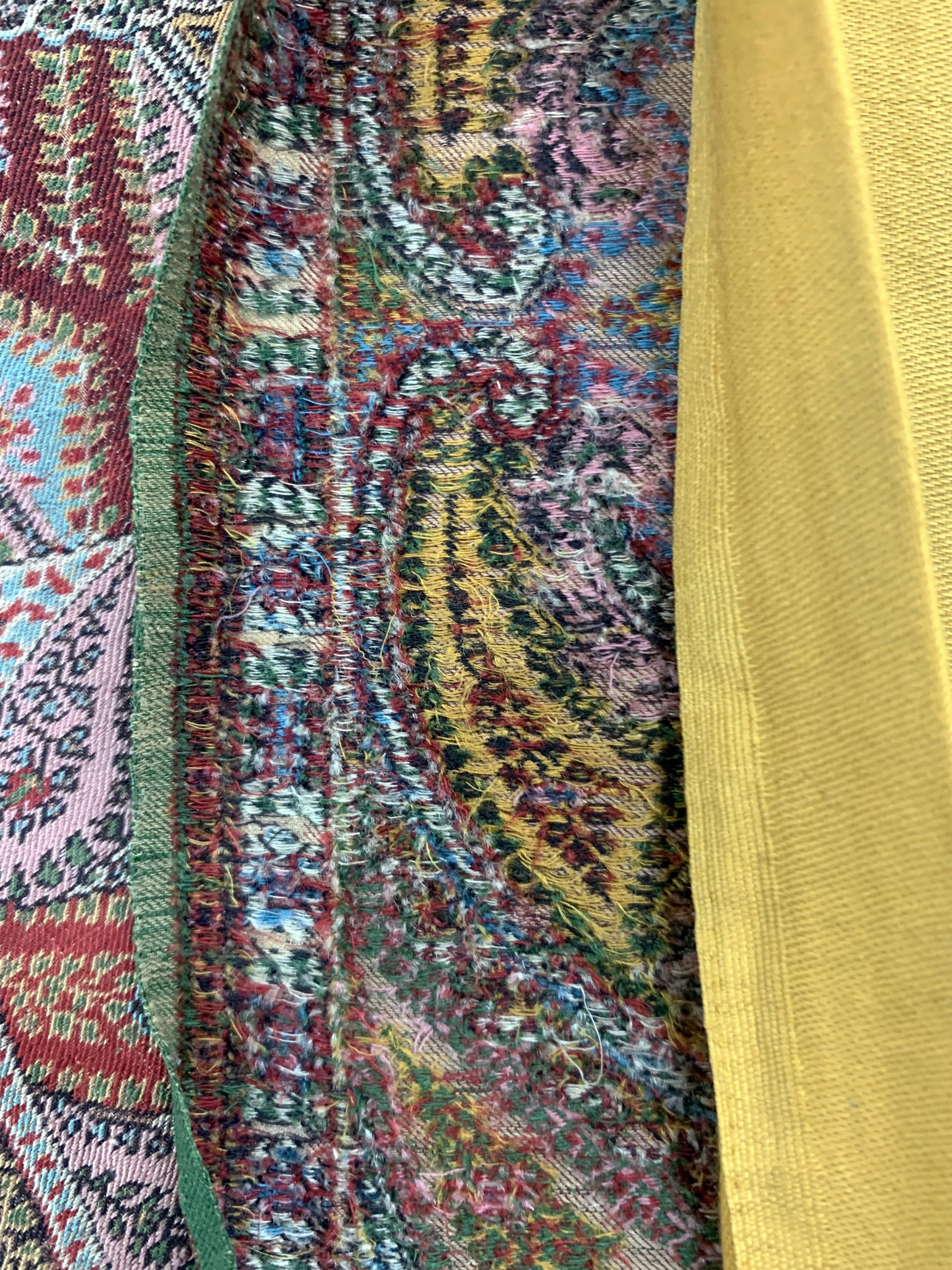 Detail f: Kaschmir Schal, Indien, Anfang 20.Jhd, Wollstickerei, ca. 360 x 150 cm, EHZ: 2(kleineLöcher)