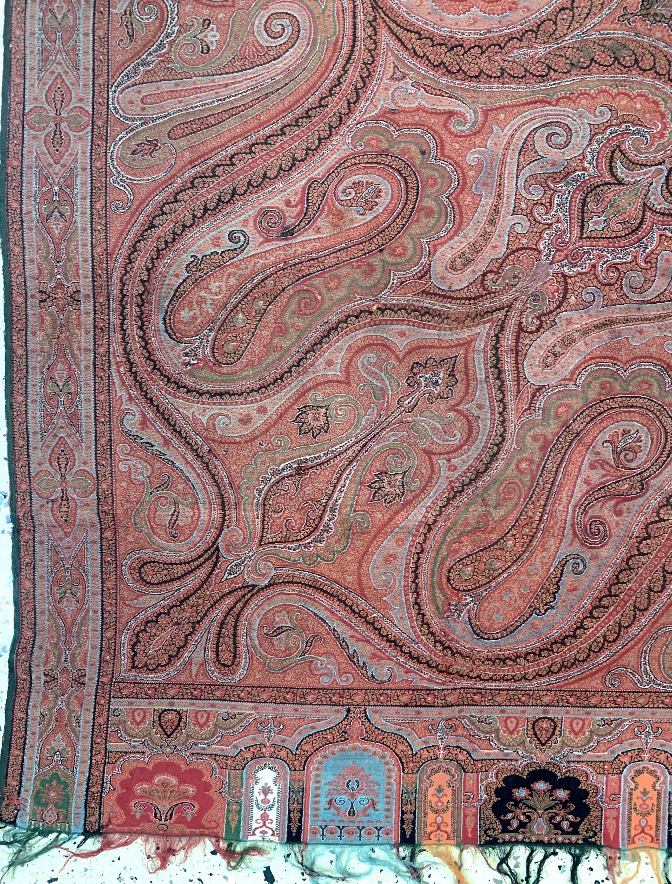 Detail b: Kaschmir Schal, Indien, Anfang 20.Jhd, Wollstickerei, ca. 175 x 173 cm, geflickt, EHZ: 2(kleine Löcher)