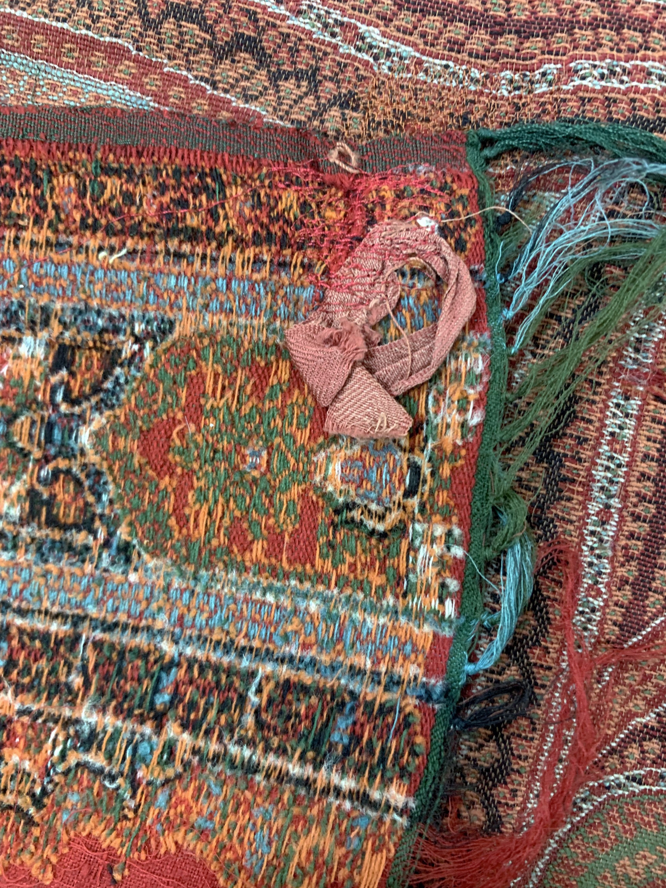 Detail g: Kaschmir Schal, Indien, Anfang 20.Jhd, Wollstickerei, ca. 175 x 173 cm, geflickt, EHZ: 2(kleine Löcher)