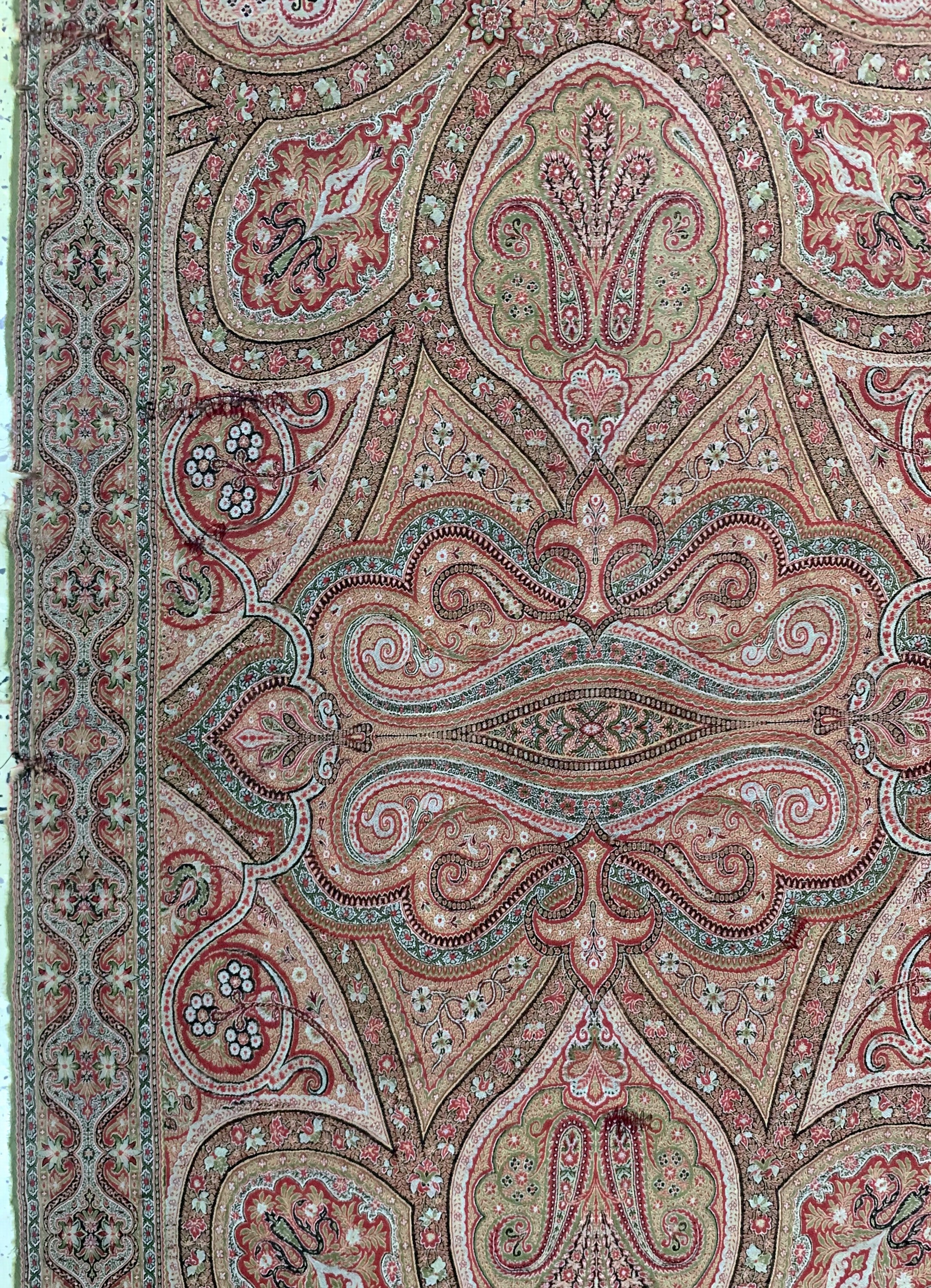 Detail f: Kaschmir Schal, Indien, um 1900, Wollstickerei, ca. 293 x 155 cm, geflickt, EHZ: 2(kleine Risse)