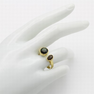 26933561b - Ring mit Turmalinen, GG 585/000, 1 ovaler u. 1 runder Turmalin zus. ca. 2.65 ct, Ring- ...