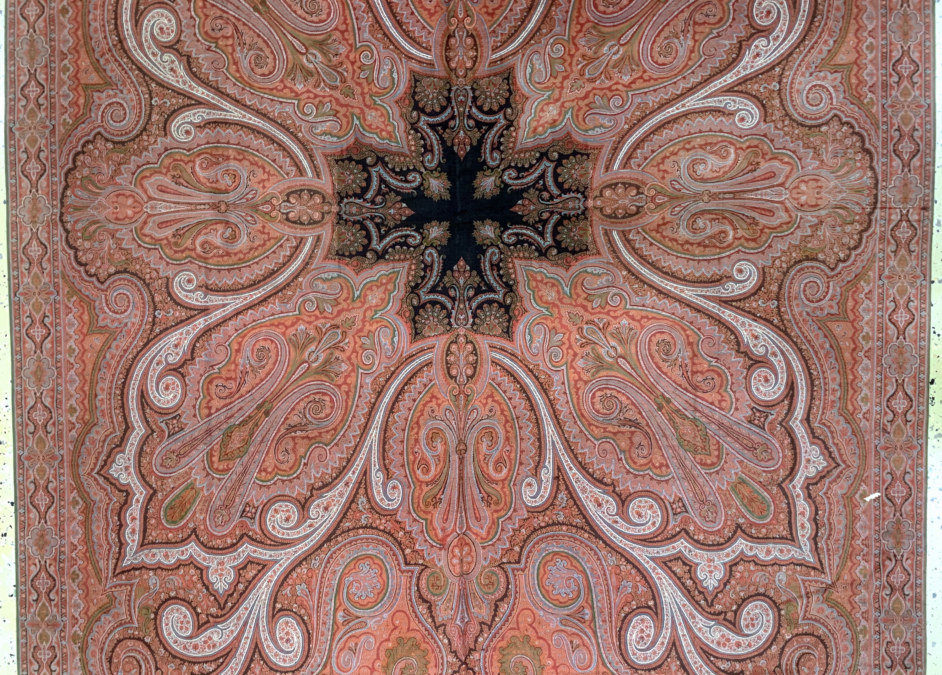 Detail b: Kaschmir Schal, Indien, Anfang 20.Jhd, Wollstickerei, ca. 315 x 160 cm, EHZ: 2(kleineLöcher)