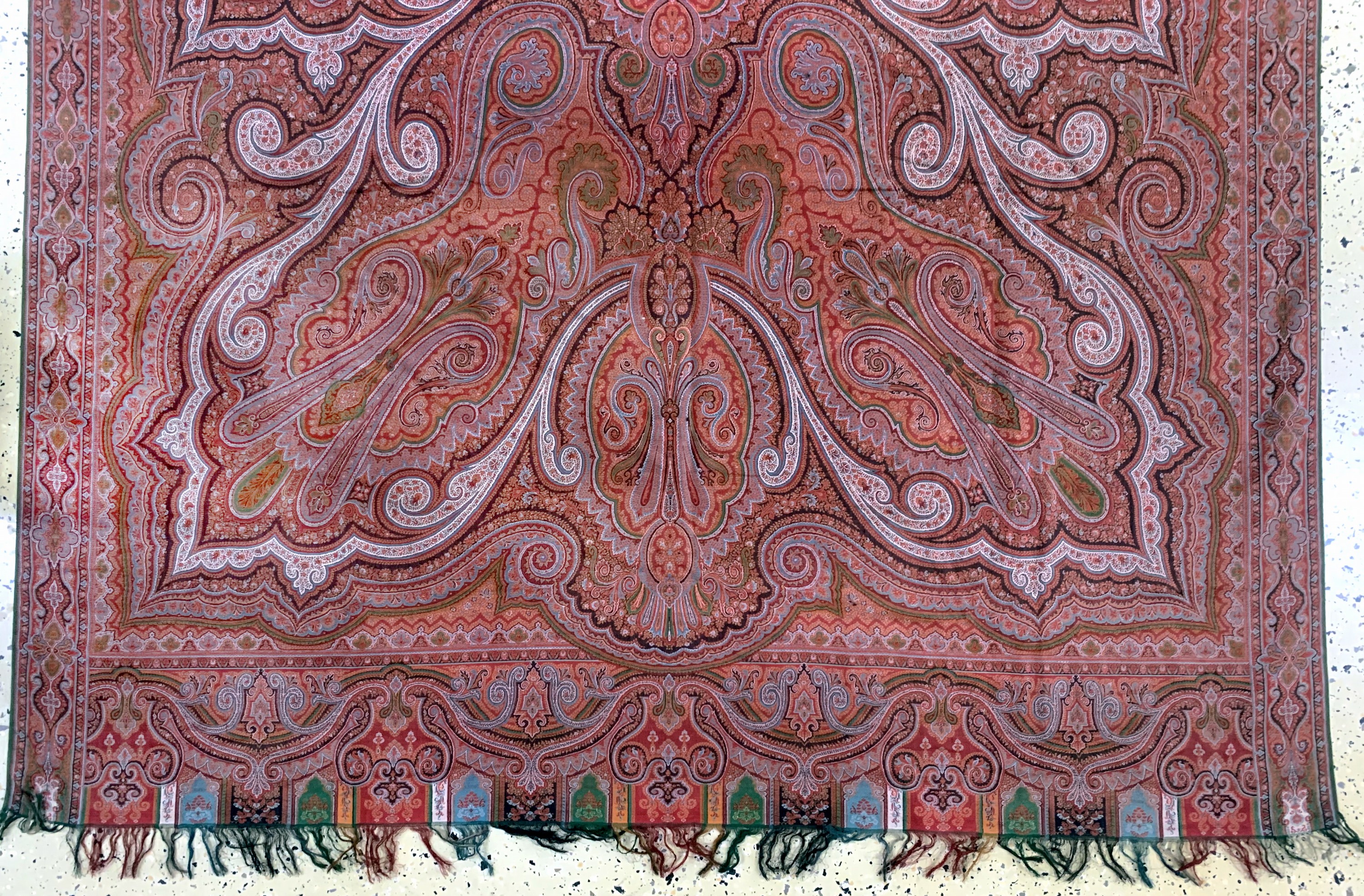 Detail c: Kaschmir Schal, Indien, Anfang 20.Jhd, Wollstickerei, ca. 315 x 160 cm, EHZ: 2(kleineLöcher)