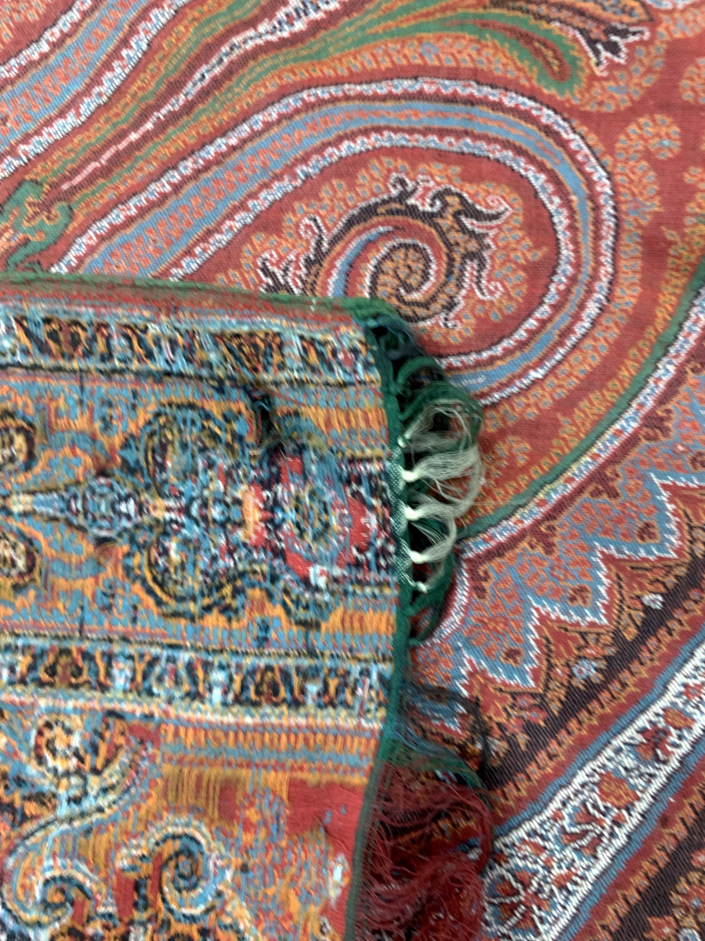 Detail f: Kaschmir Schal, Indien, Anfang 20.Jhd, Wollstickerei, ca. 315 x 160 cm, EHZ: 2(kleineLöcher)