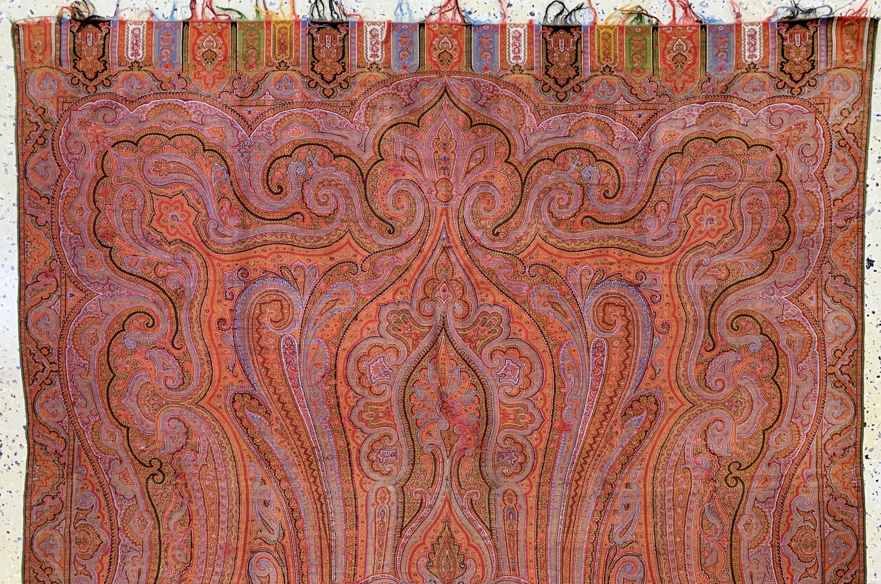 Detail a: Kaschmir Schal, Indien, Anfang 20.Jhd, Wollstickerei, ca. 320 x 160 cm, Riss, EHZ: 2(kleine Löcher)