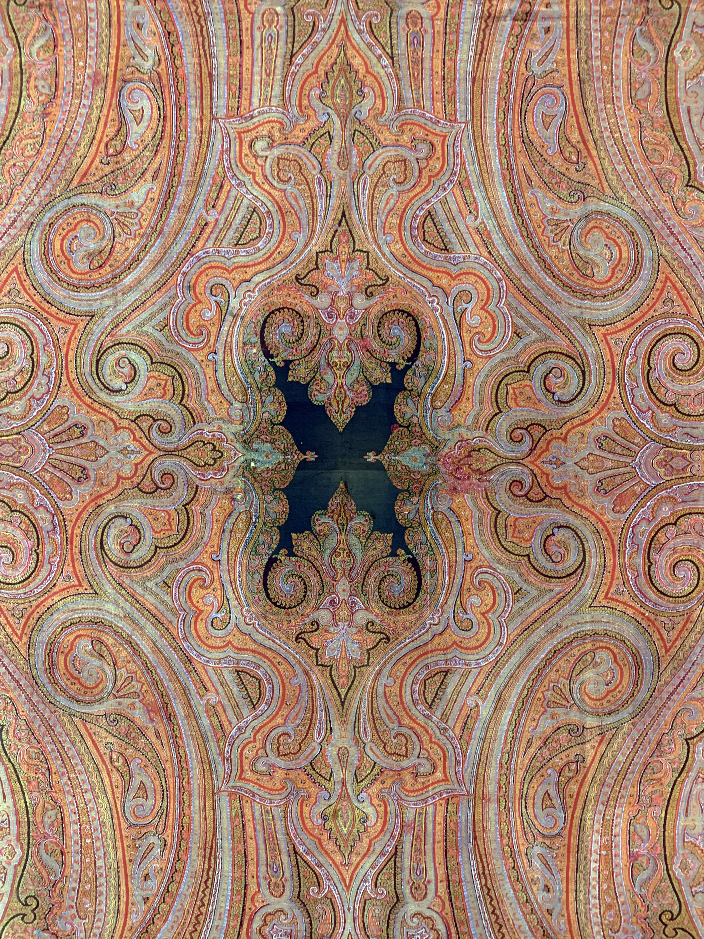 Detail c: Kaschmir Schal, Indien, Anfang 20.Jhd, Wollstickerei, ca. 320 x 160 cm, Riss, EHZ: 2(kleine Löcher)