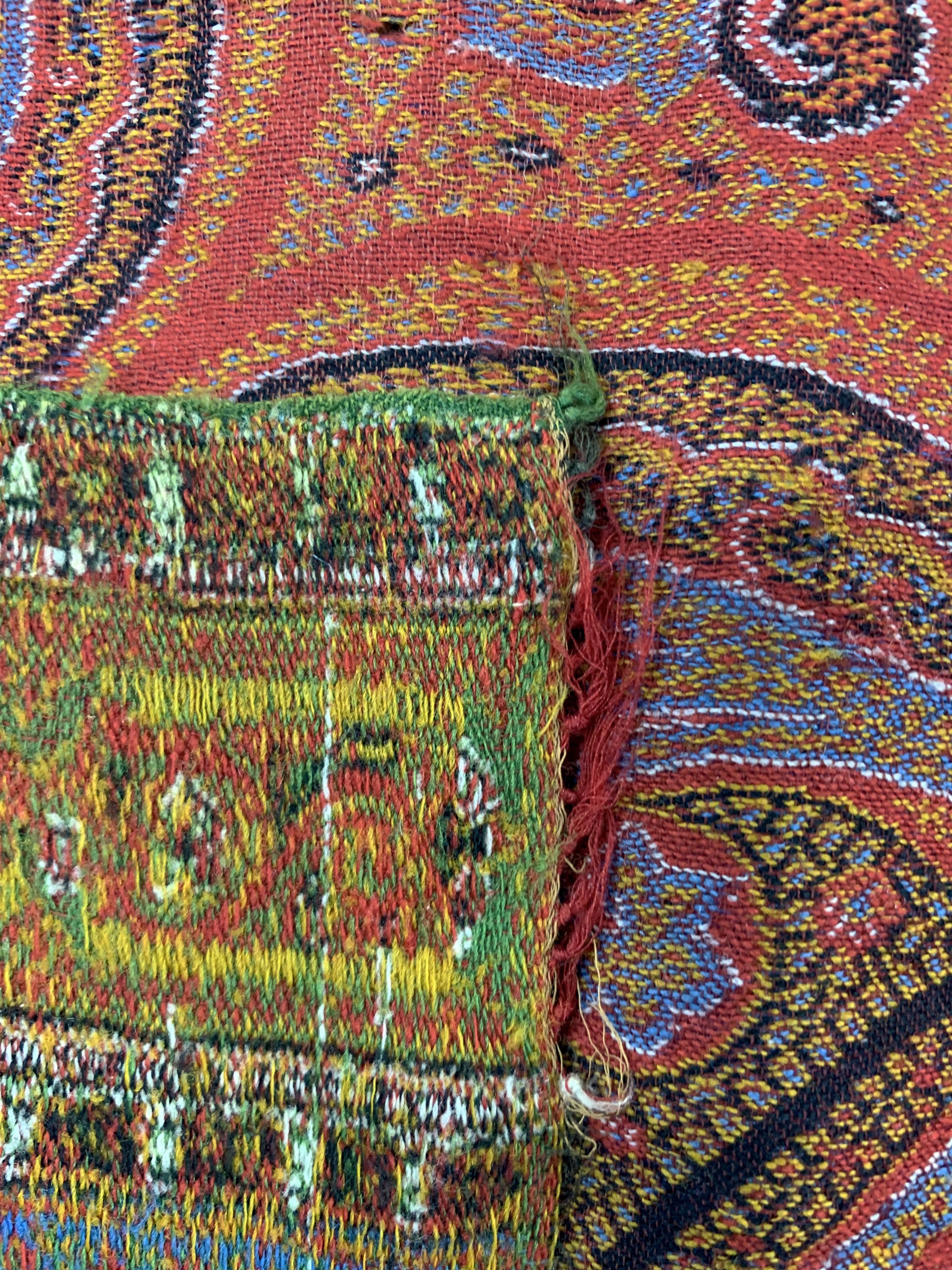 Detail f: Kaschmir Schal, Indien, Anfang 20.Jhd, Wollstickerei, ca. 320 x 160 cm, Riss, EHZ: 2(kleine Löcher)