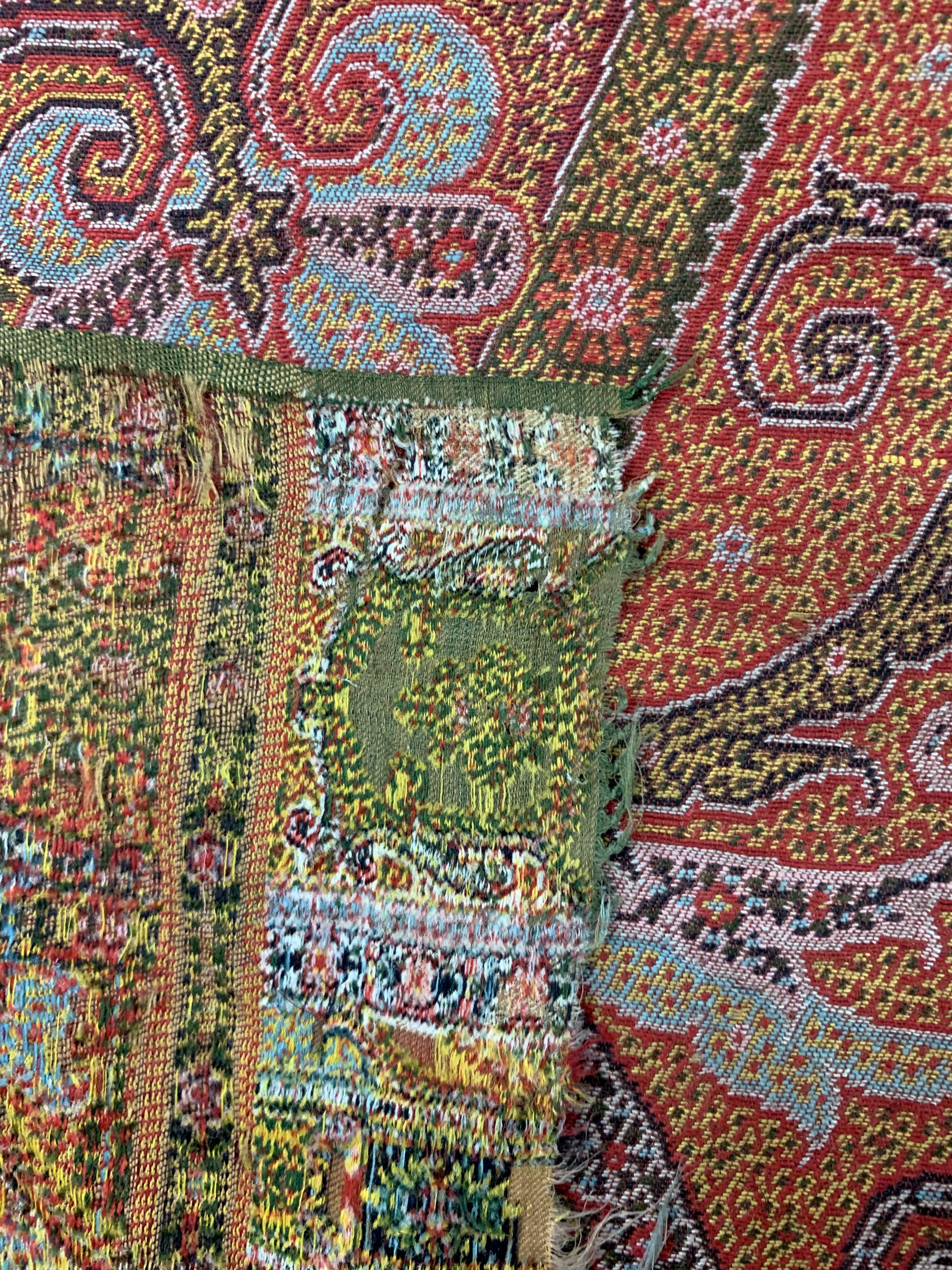 Detail f: Kaschmir Schal, Indien, Anfang 20.Jhd, Wollstickerei, ca. 296 x 163 cm, EHZ: 2(kleineLöcher)