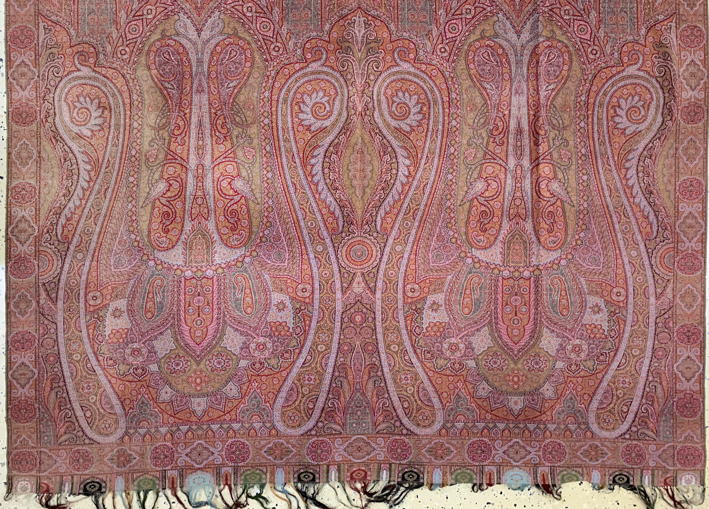 Detail c: Kaschmir Schal, Indien, Anfang 20.Jhd, Wollstickerei, ca. 330 x 163 cm, EHZ: 2(Risse)