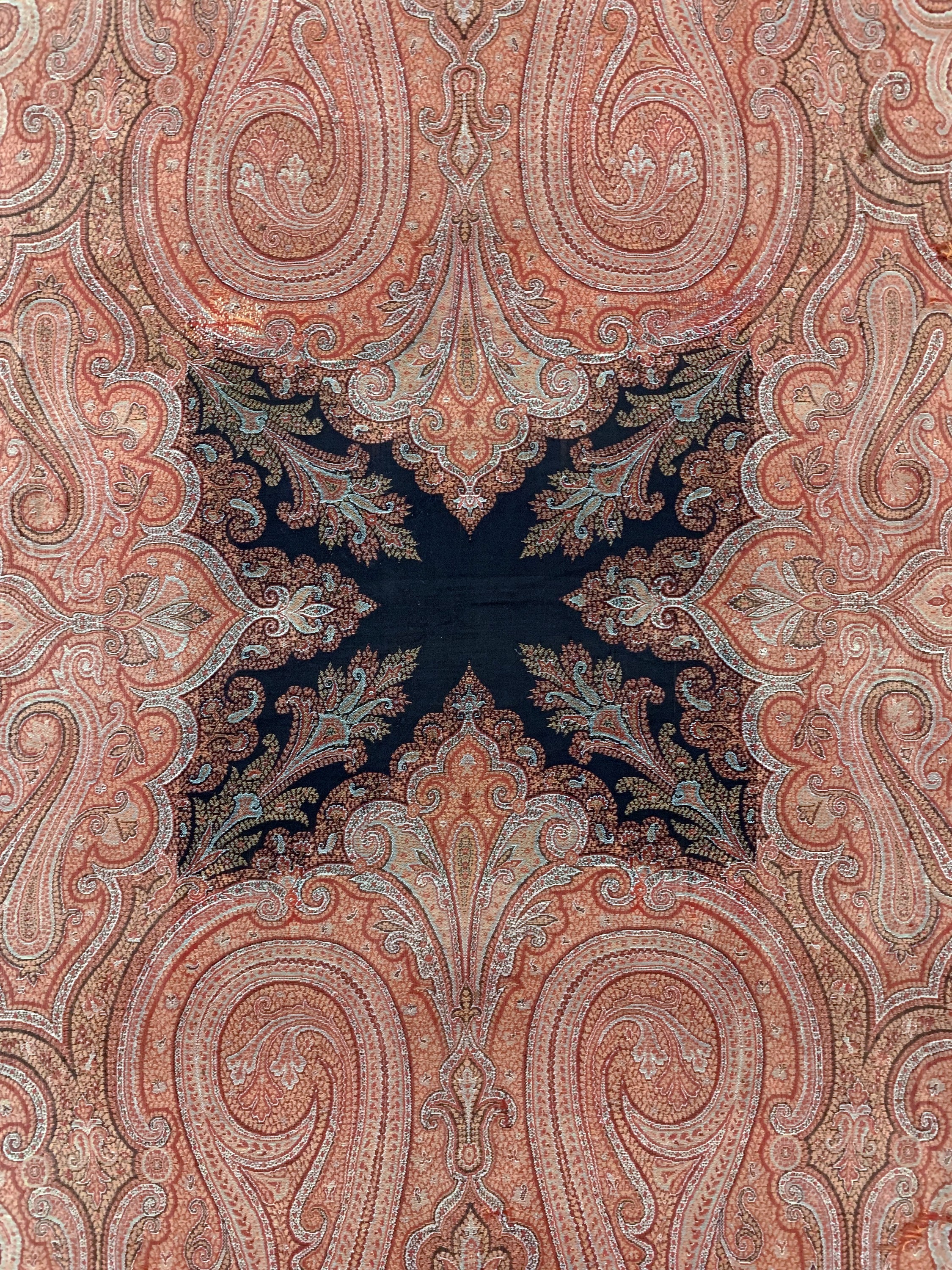 Detail d: Kaschmir Schal, Indien, Anfang 20.Jhd, Wollstickerei, ca. 295 x 155 cm, EHZ: 2(kleineLöcher & Risse).