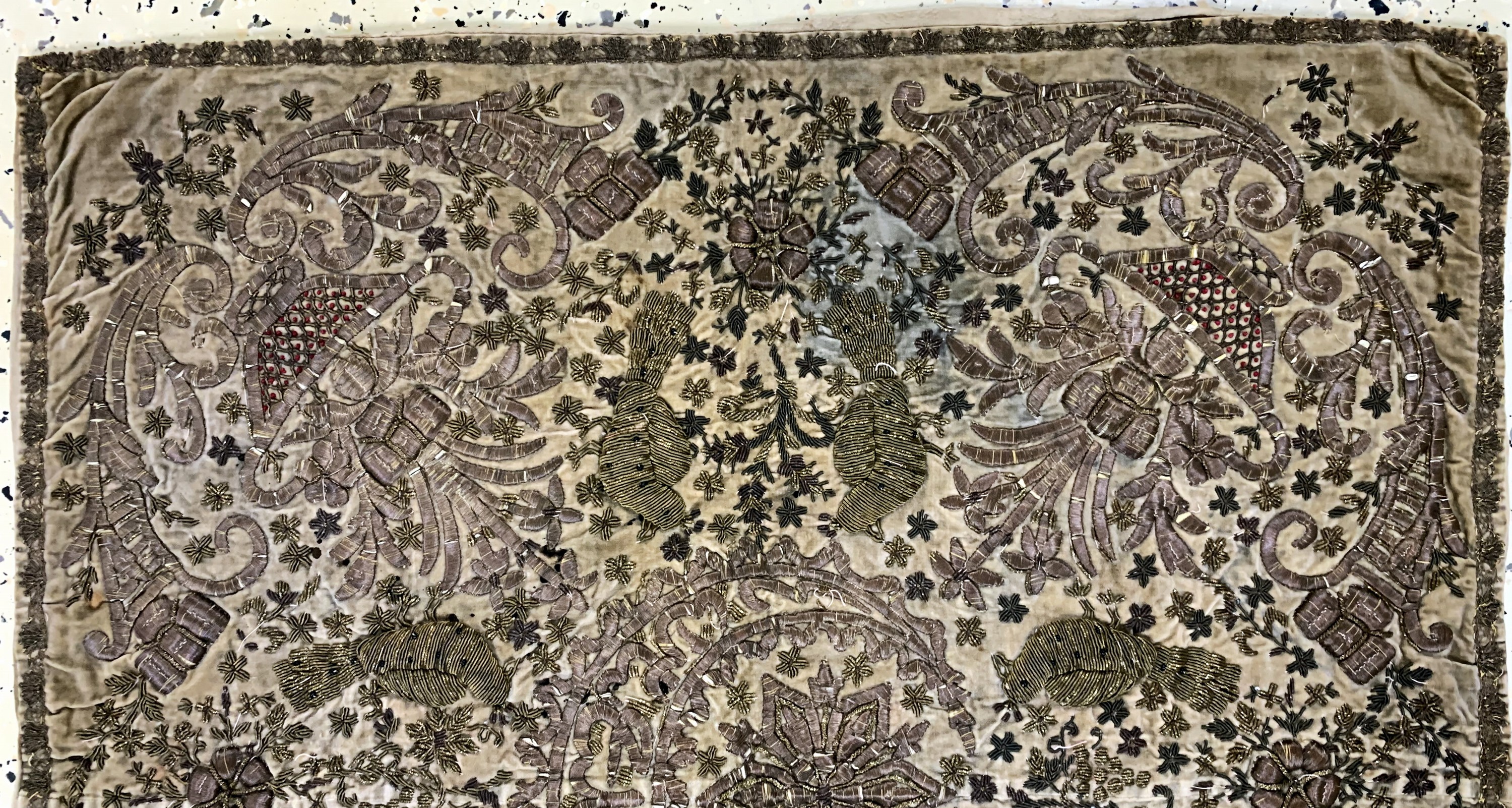 Detail a: Osmanische Stickerei antik, Türkei, 19.Jhd,Metallstickerei auf Samt, ca. 82 x 82 cm, EHZ:2-3