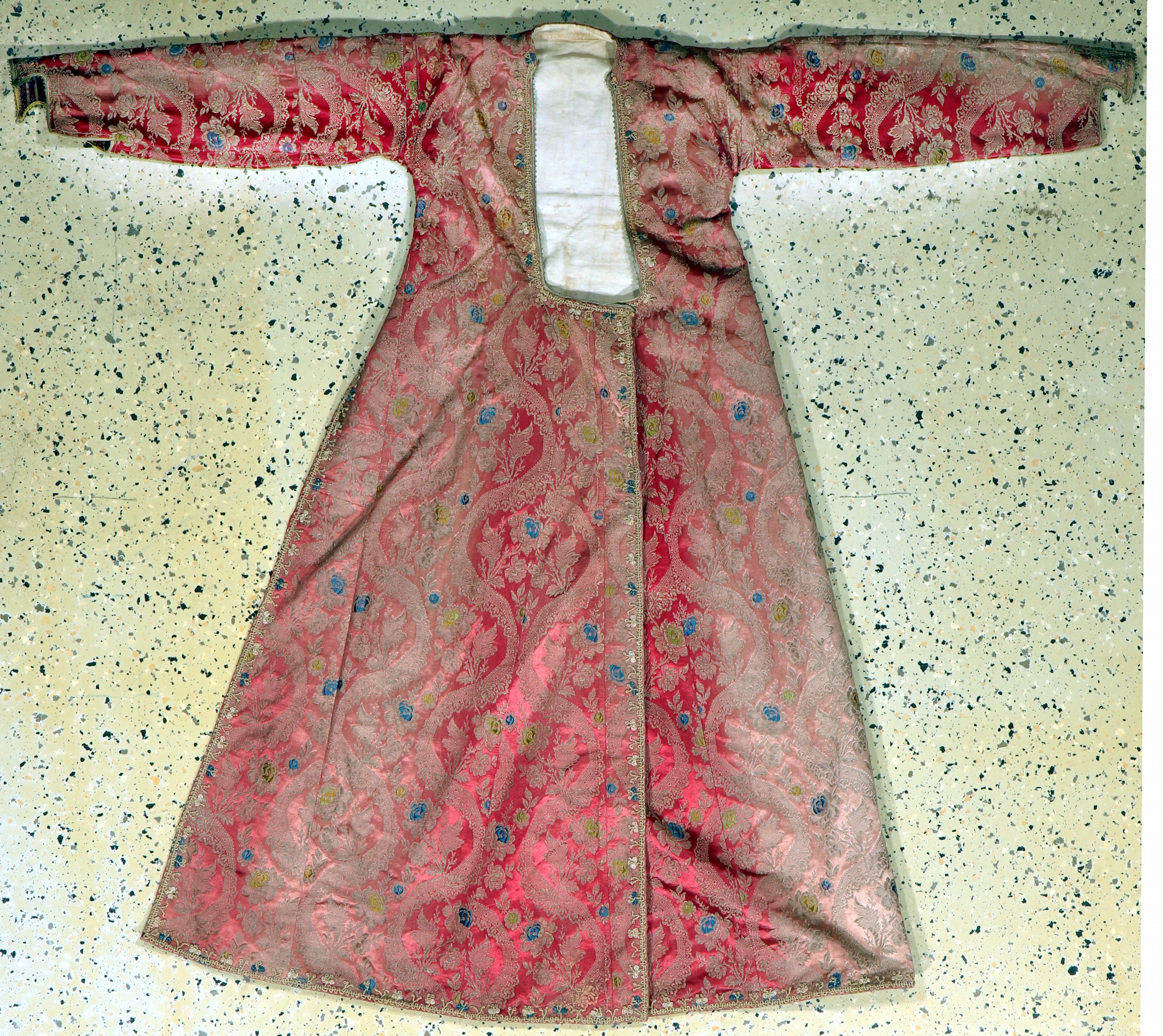 Festtags-Frauenmantel, Turkmenistan, um 1900, Seidenstickerei, EHZ: 3