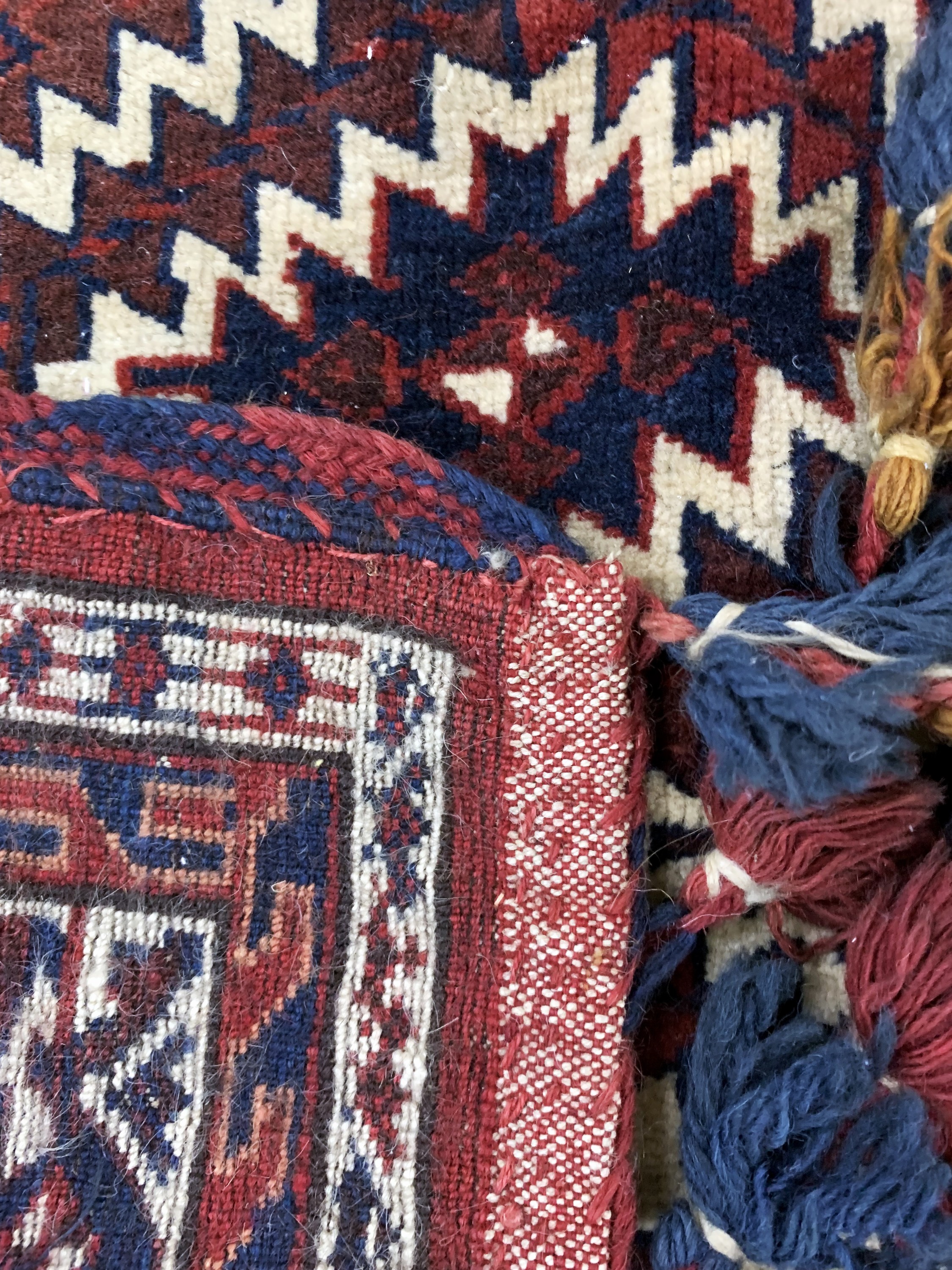 Detail d: Yomud"Asmalyk"antik, Turkmenistan, um 1900,Wolle auf Wolle, ca. 105 x 75 cm, EHZ: 2-3