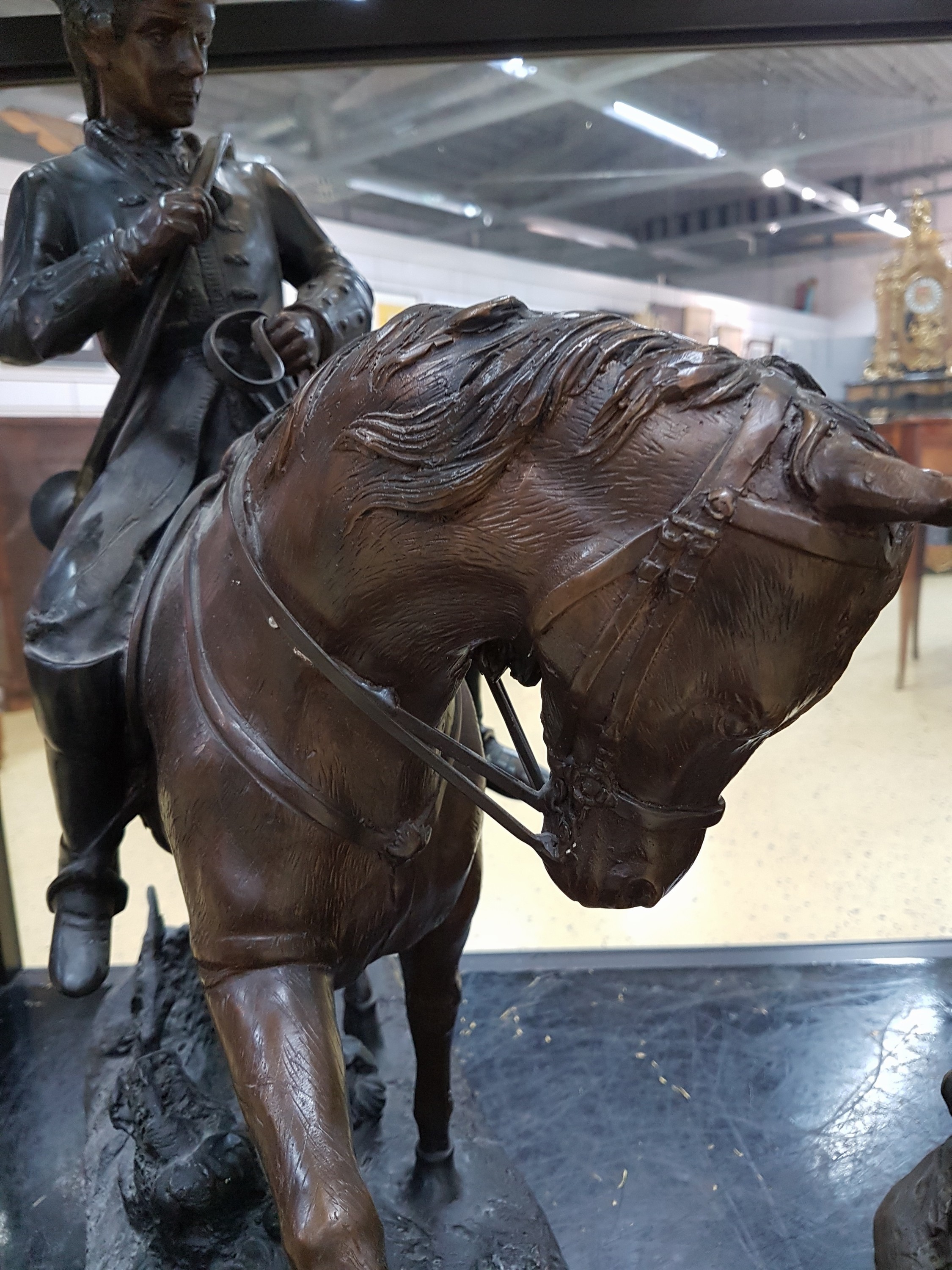 Detail f: Große Bronzefigur, 2. Hälfte 20. Jh., Postillon zu Pferd, am Sockel signiert, ca. 60 x 58 x 21 cm
