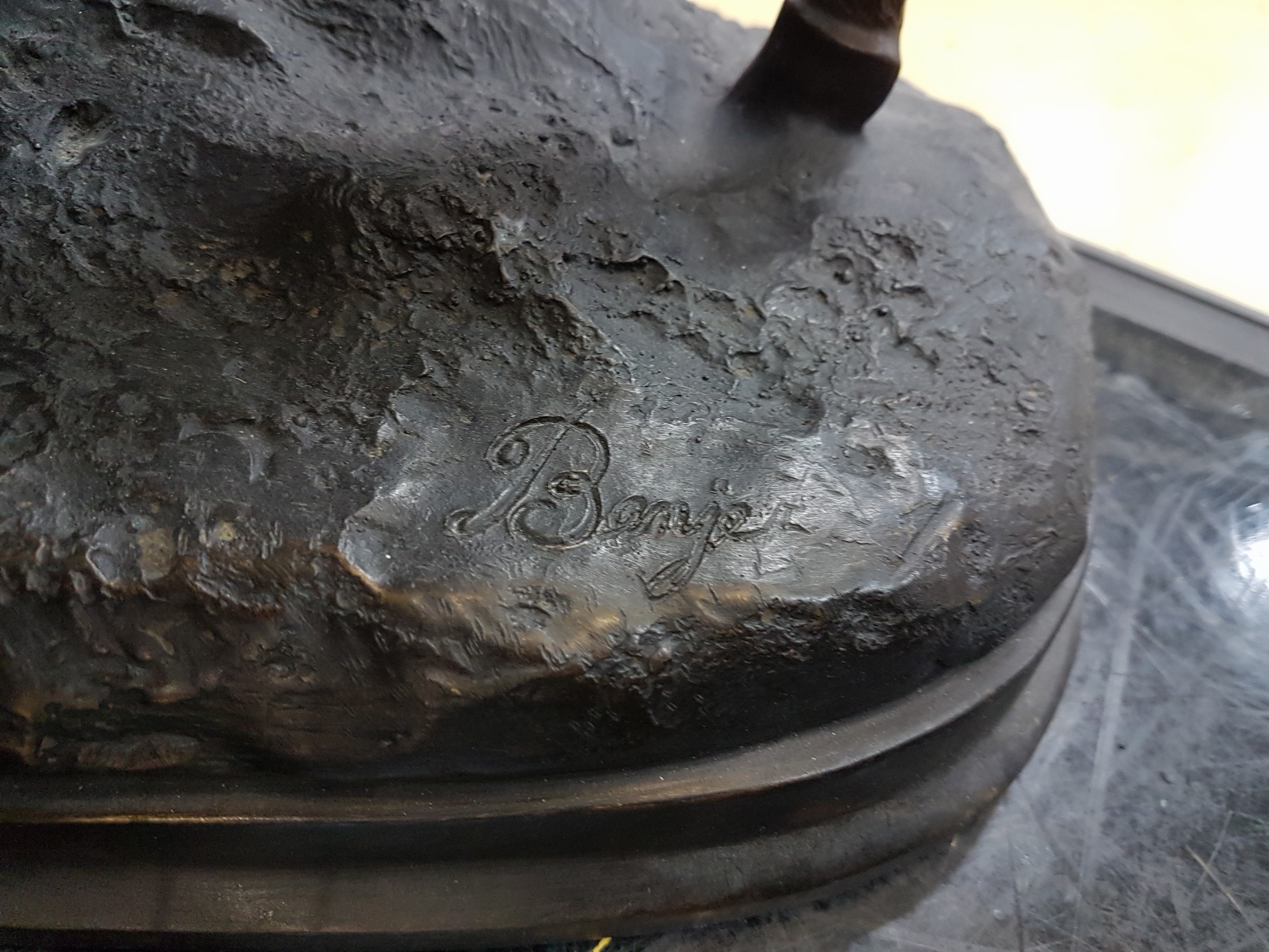 Detail g: Große Bronzefigur, 2. Hälfte 20. Jh., Postillon zu Pferd, am Sockel signiert, ca. 60 x 58 x 21 cm