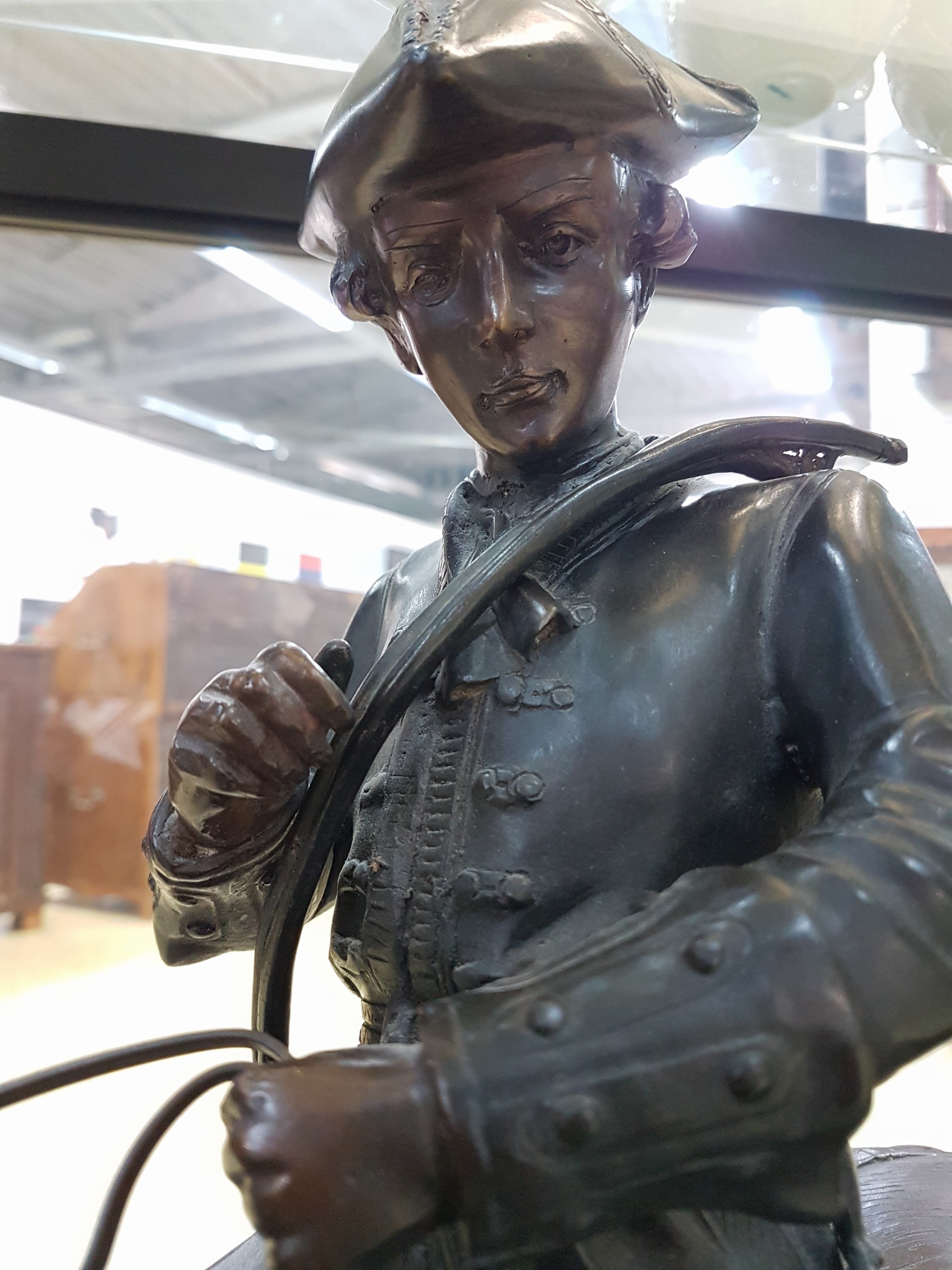 Detail h: Große Bronzefigur, 2. Hälfte 20. Jh., Postillon zu Pferd, am Sockel signiert, ca. 60 x 58 x 21 cm