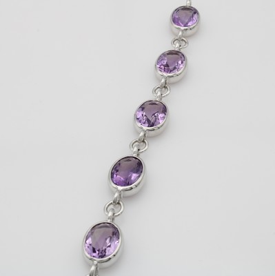 Image 26933755 - Armband mit Amethysten, 925er Silber, 6 oval facett. Amethyste, Karabinerschl., L. ca. ...