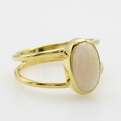 Image 26933829 - Ring mit Opal, GG 585/000, ovaler Opalcabo- chon ca. 1.55 ct, geteilte Ringschiene, RW ...