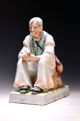 Image Porzellanfigur, Zsolnay, 20. Jh., Porzellan,bunt bemalt, sitzender Hirte beim Schnitzen, ...