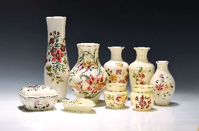 Image 26933872 - 8 Väschen, Deckeldose, Aschenbecher und Schale, Zsolnay, 20. Jh., Keramik, mit ...
