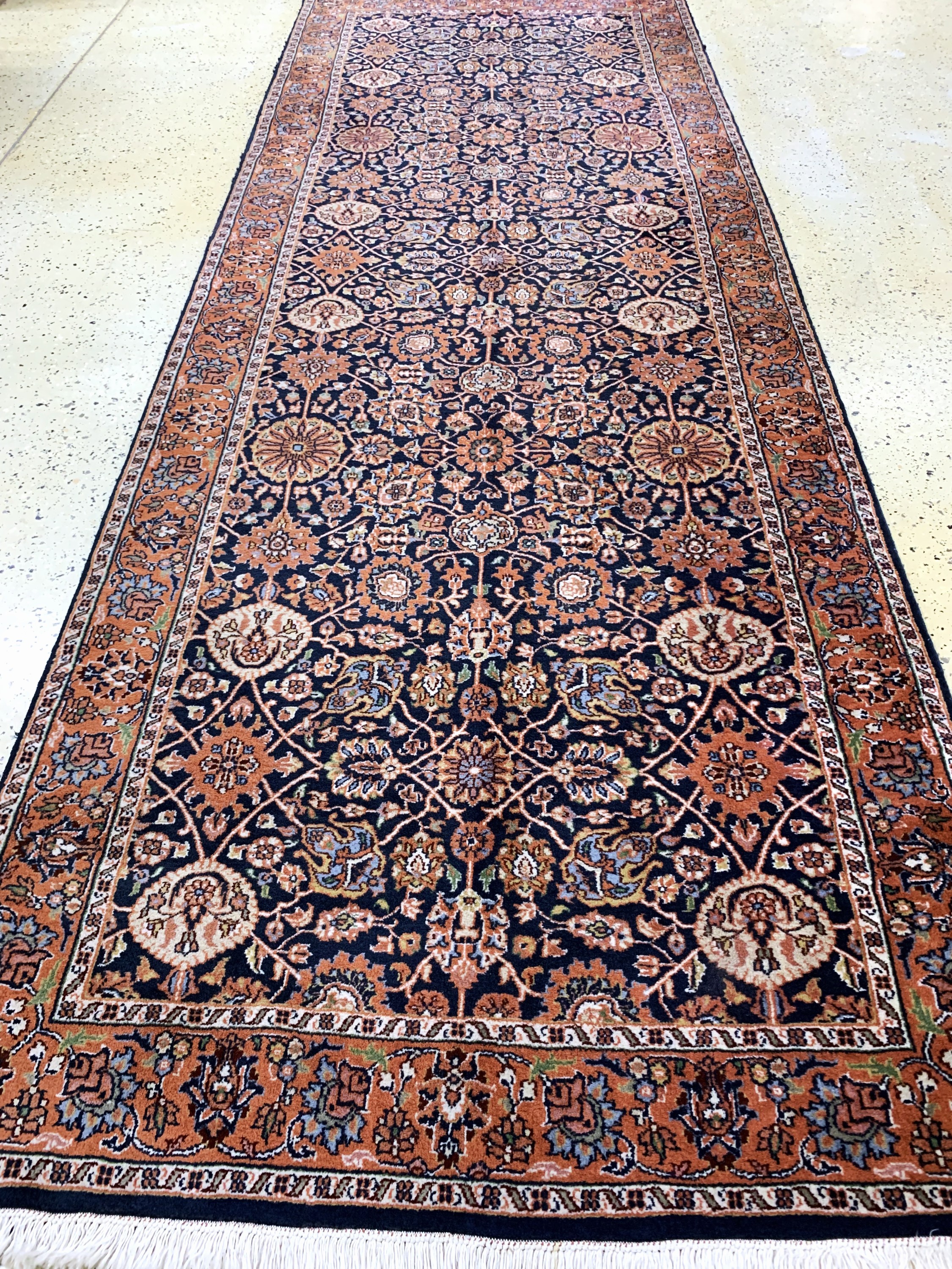 Detail e: Sarogh fein, Indien, Korkwolle auf Baumwolle, ca. 370 x 130 cm, EHZ: 2