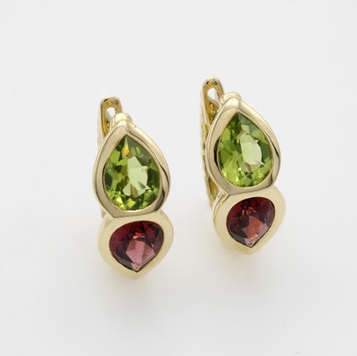 Image Paar Klappcreolen mit Granaten und Peridots, GG 585/000, 2 Granate (Mosambik) zus. ca. ...