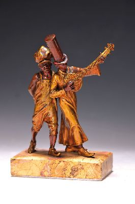 Image 26934153 - Figurine nach Wiener Vorbild, zwei Musikanten, 20.Jh., Bronze, goldfarben patiniert, auf ...