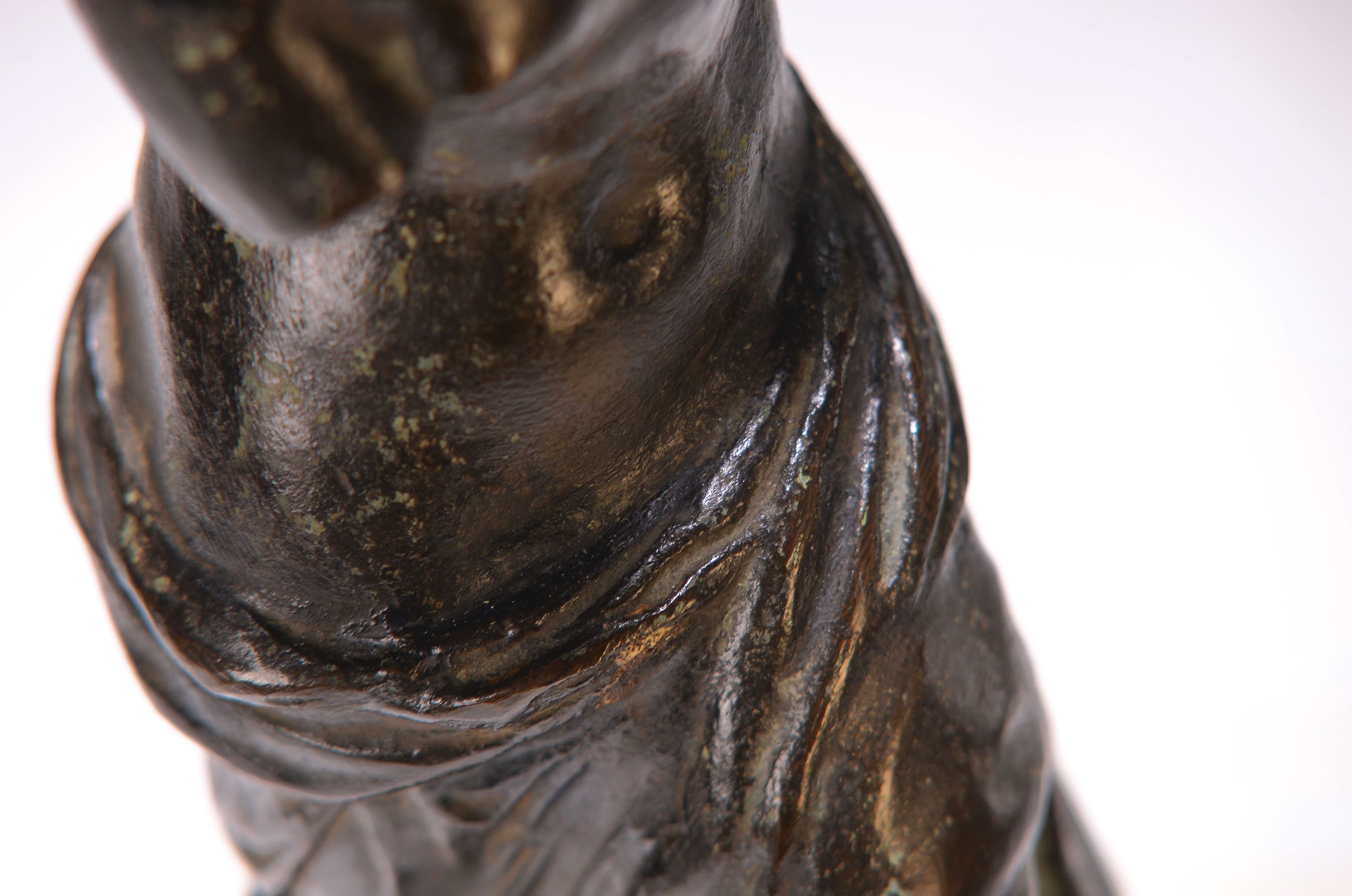 Detail a: Replika-Figur, Venus von Milo, auf Steinsockel, Kunstguss, H. ca.34.5 cm