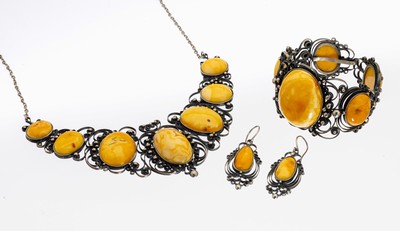 Image Bernstein-Schmuckset, 1950er Jahre, Silber gepr., best. aus: 1 Collier, L. ca. 46 cm, 1 ...