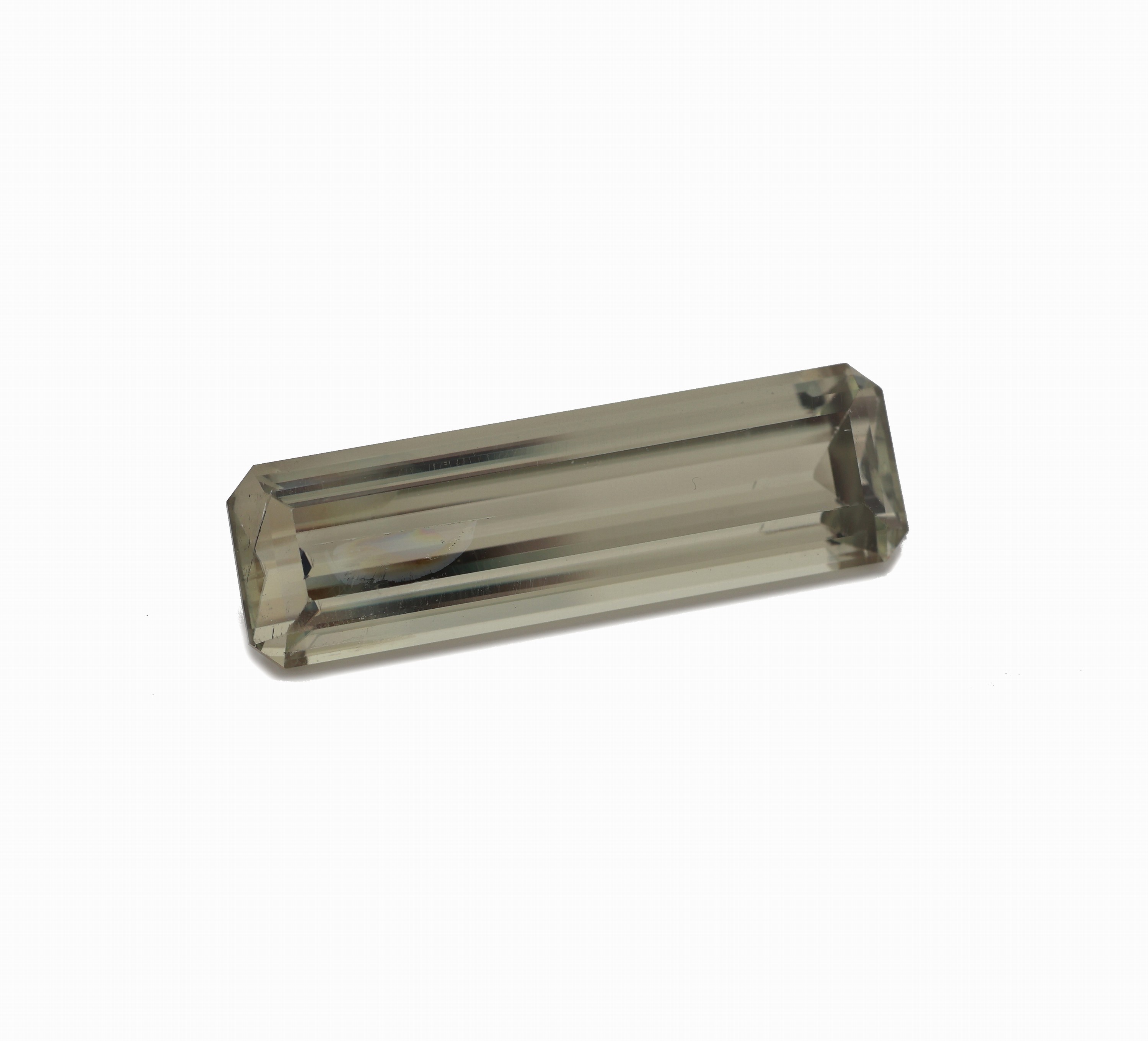 Detail a: Loses Sultanit-Baguette, ca. 7.12 ct, ca. 21.4 x 6.5 x 5.1 mm