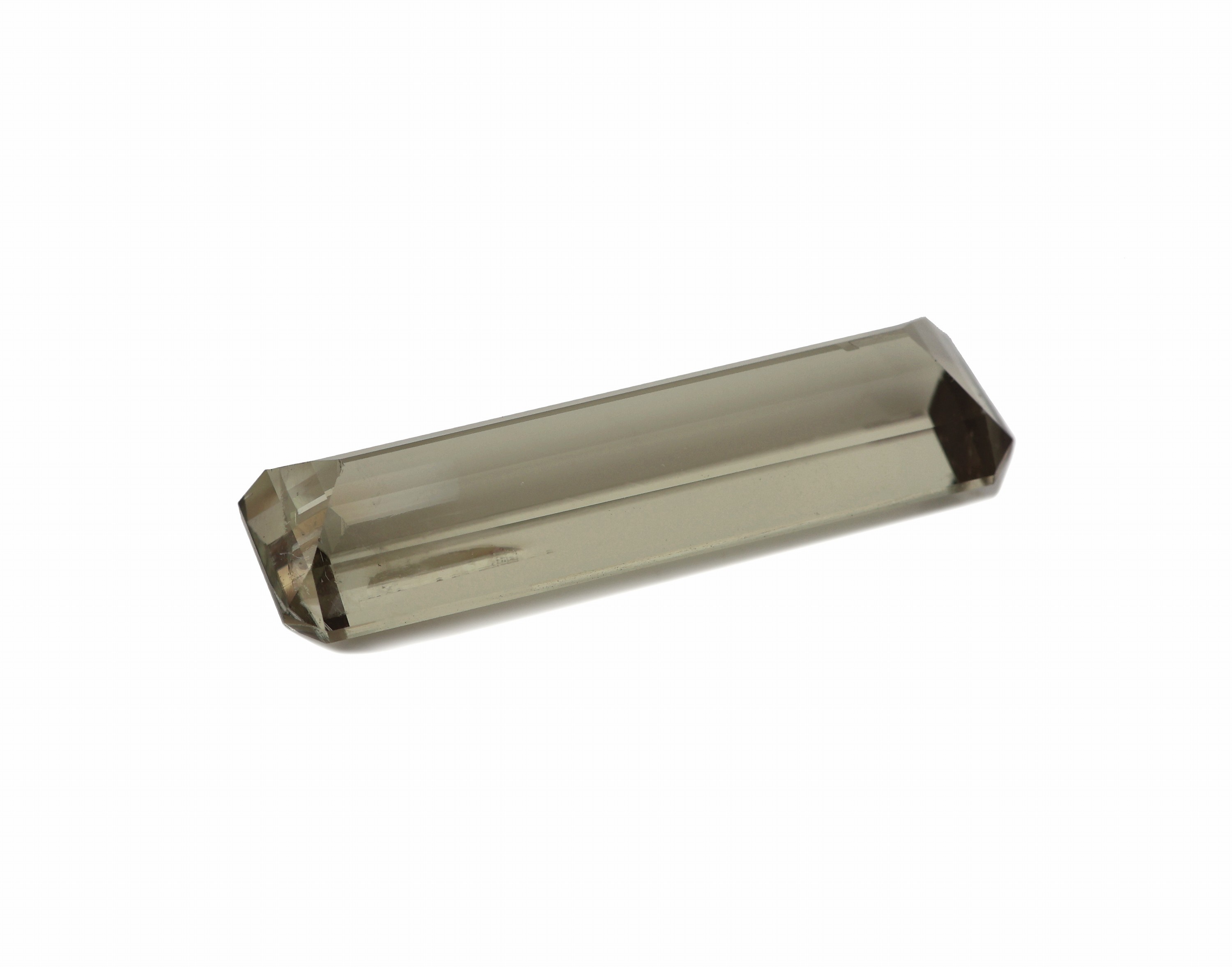 Detail b: Loses Sultanit-Baguette, ca. 7.12 ct, ca. 21.4 x 6.5 x 5.1 mm