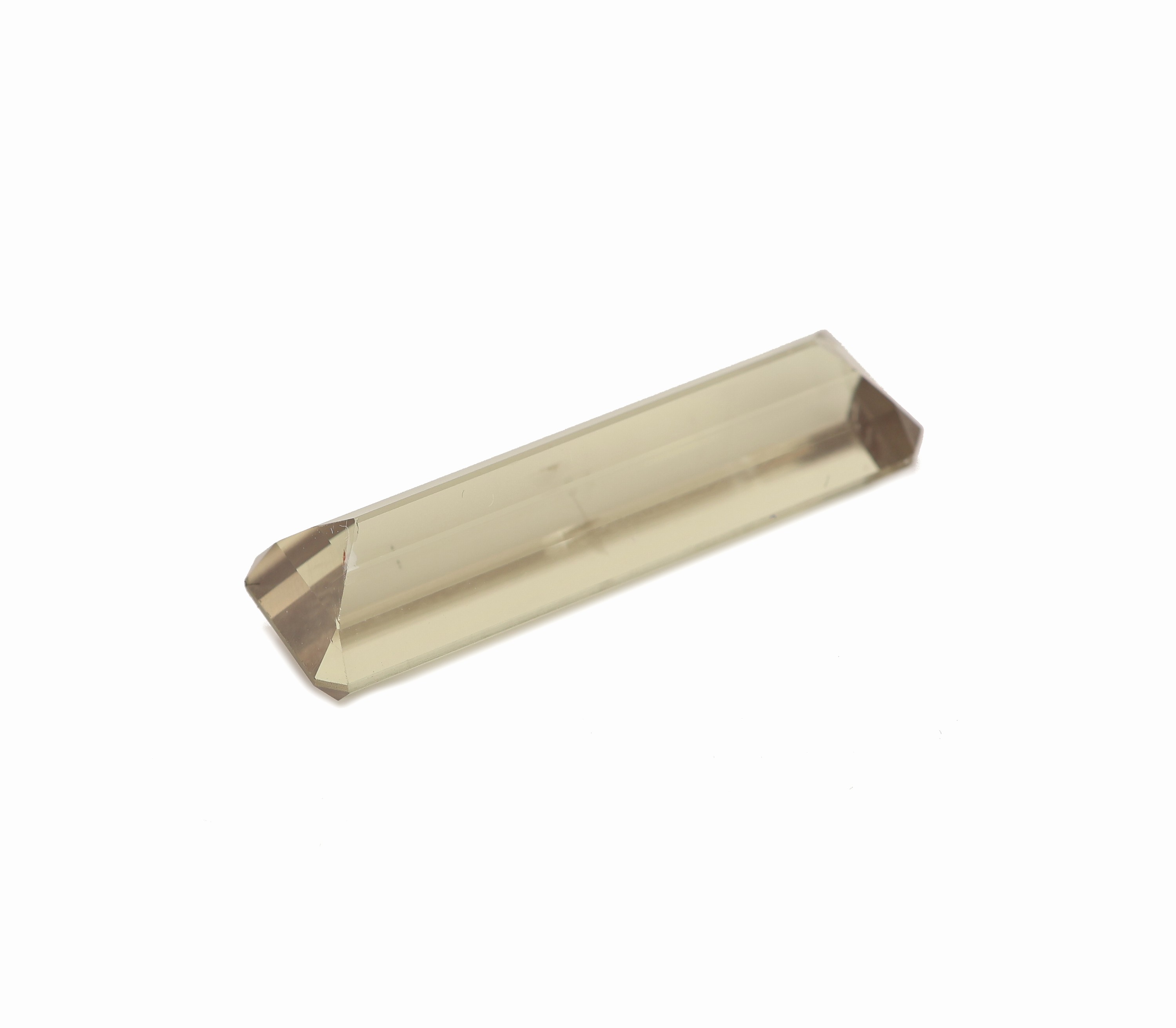 Detail b: Loses Sultanit-Baguette, ca. 11.16 ct, ca. 24.5 x 7.1 x 6.2 mm