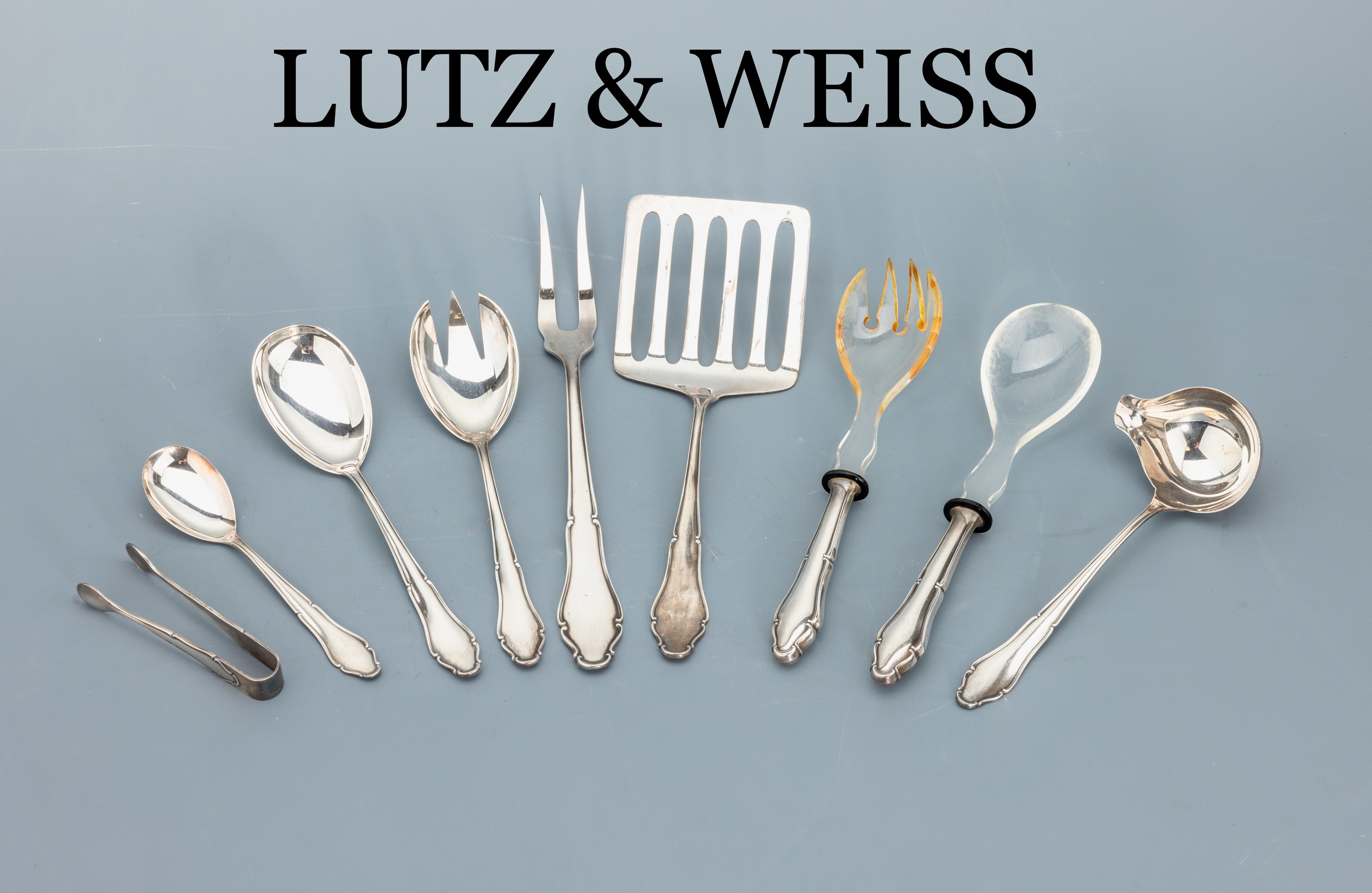 23 Vorlegeteile, deutsch, 800er Silber, Lutz & Weiss, Pforzheim, best. aus: 2-teil. Salatbesteck (Griffe gefüllt, Gebr.-Teile Kunststoff), ...