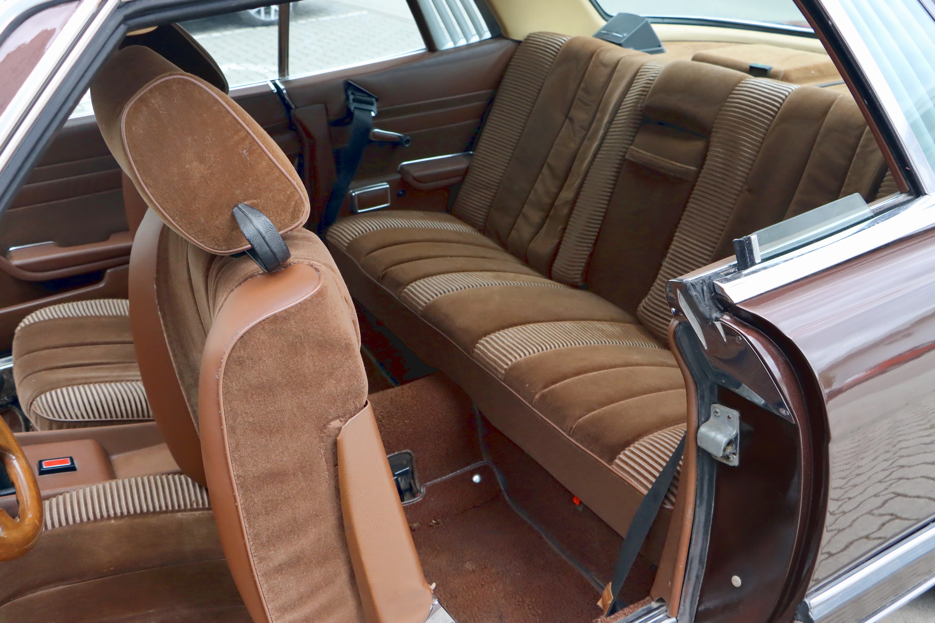 Detail h: Mercedes-Benz 280 SLC, Fahrgestellnummer: 10702210002151, EZ 05/1976, 4. Hand, Laufleistung ca. 279.520 km, HU 06/2026, 136 kW/185 PS, 6-Zylinder, ...