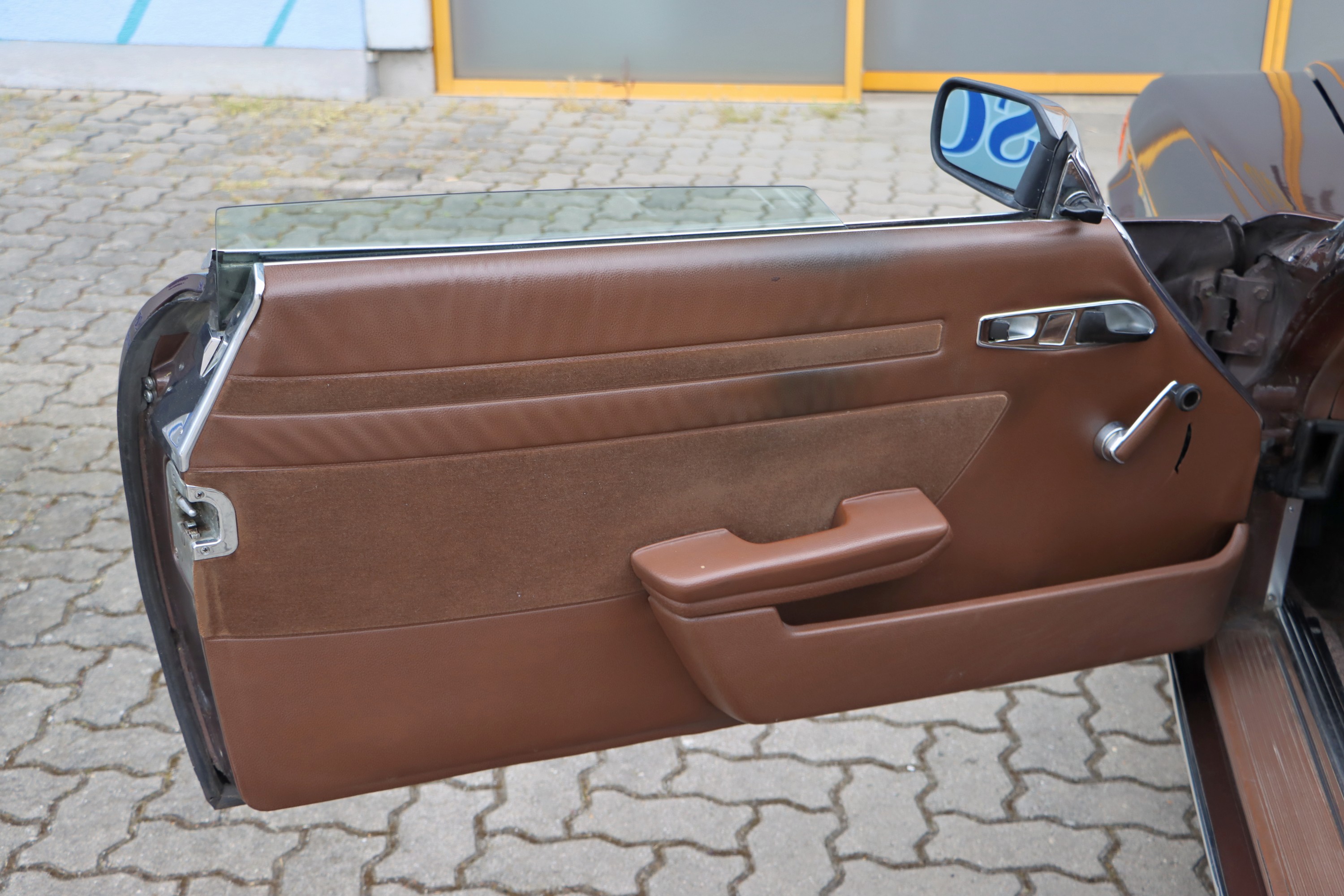 Detail k: Mercedes-Benz 280 SLC, Fahrgestellnummer: 10702210002151, EZ 05/1976, 4. Hand, Laufleistung ca. 279.520 km, HU 06/2026, 136 kW/185 PS, 6-Zylinder, ...