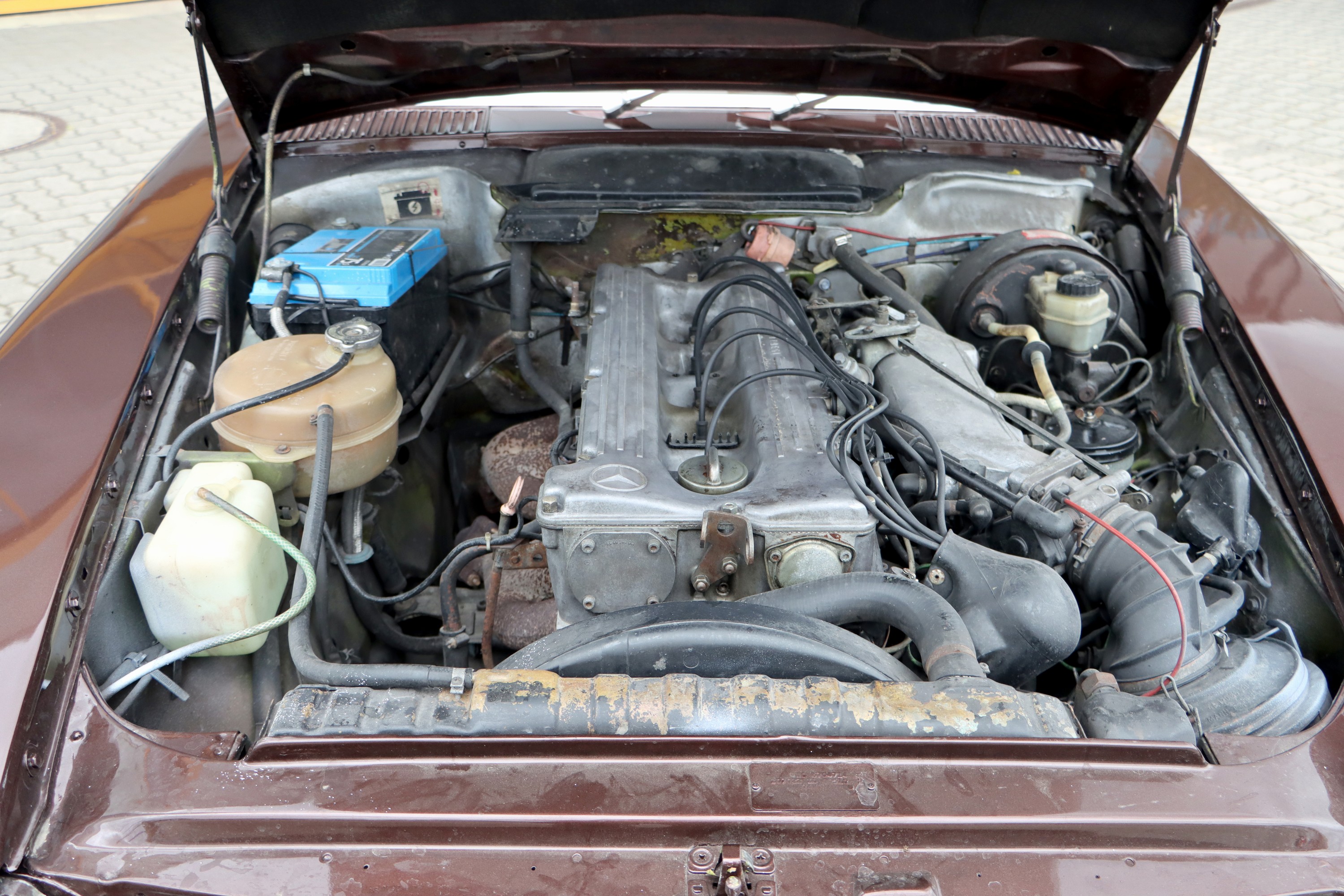 Detail m: Mercedes-Benz 280 SLC, Fahrgestellnummer: 10702210002151, EZ 05/1976, 4. Hand, Laufleistung ca. 279.520 km, HU 06/2026, 136 kW/185 PS, 6-Zylinder, ...