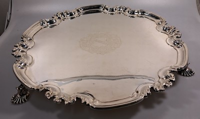 26935028h - Rundes Tablett auf vier Füssen, Newcastle, 1758, MZ Isaac Cookson, Sterlingsilber, ...