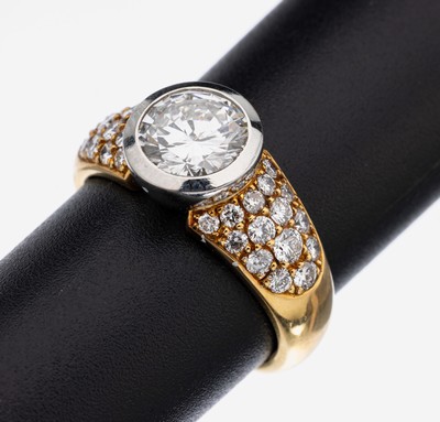 Image 18 kt Gold Brillant-Ring, GG/WG 750/000, 1 Brillant in WG gefasst ca. 1.28 ct feines ...