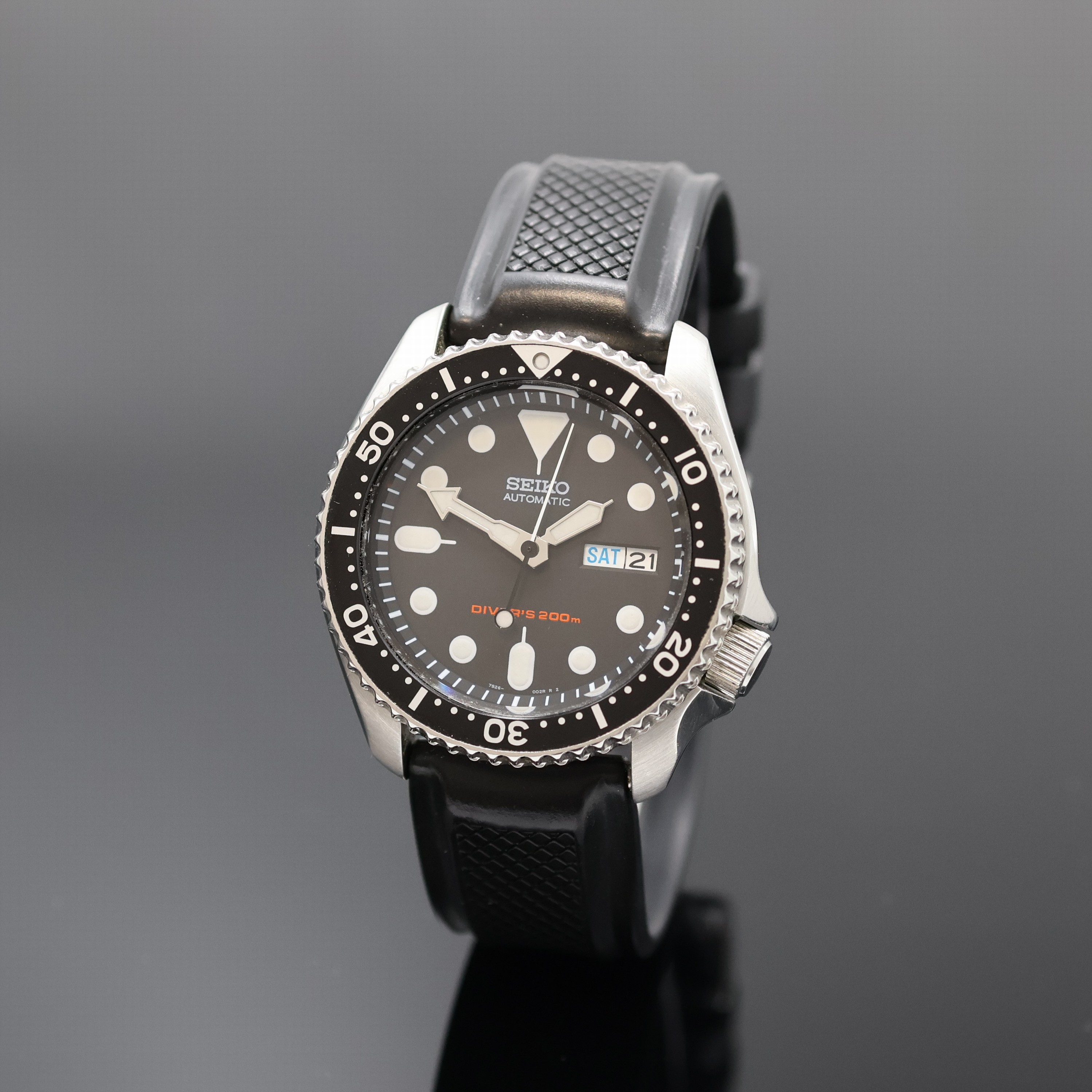 SEIKO Automatic Diver's 200m Taucheruhr in Stahl, Japan um 2000, Automatik, Geh. m. eins. drehb. Lunette, Boden u. Krone verschr., Kautschukband ...