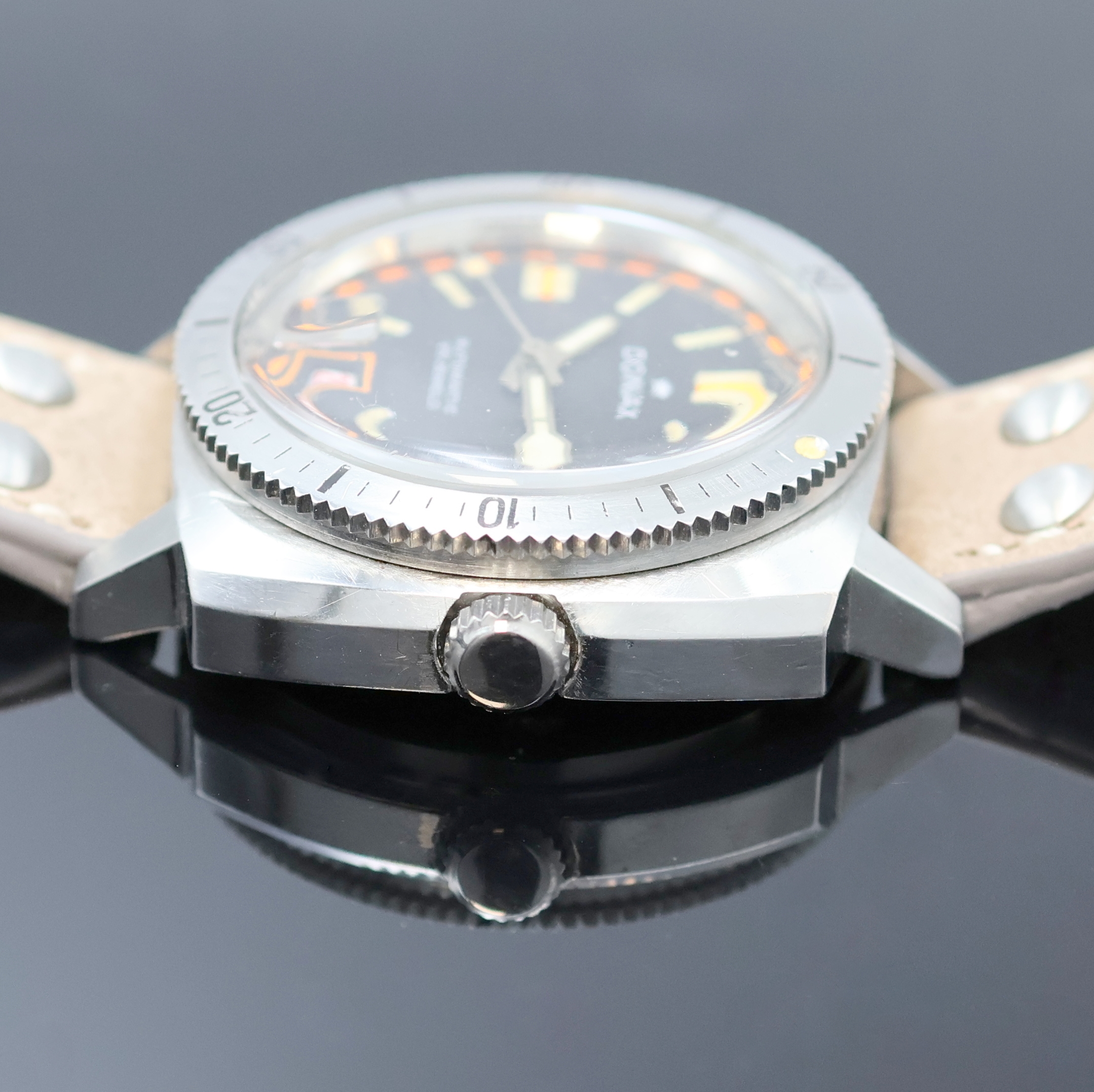 Detail b: DONAX DeepDiver seltene Herrenarmbanduhr in Stahl, Schweiz um 1965, Automatik, kissenförm. Geh., Boden u. Krone verschr., Stahl-Drehlünette m. 60er ...