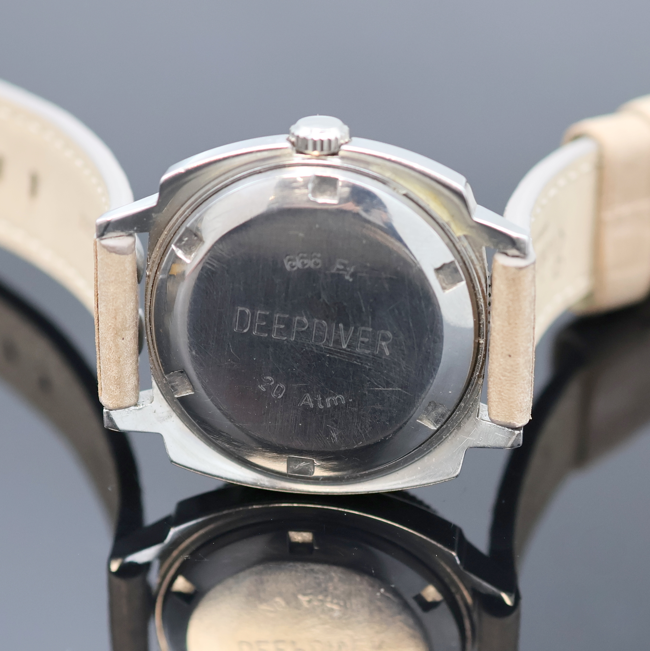 Detail c: DONAX DeepDiver seltene Herrenarmbanduhr in Stahl, Schweiz um 1965, Automatik, kissenförm. Geh., Boden u. Krone verschr., Stahl-Drehlünette m. 60er ...