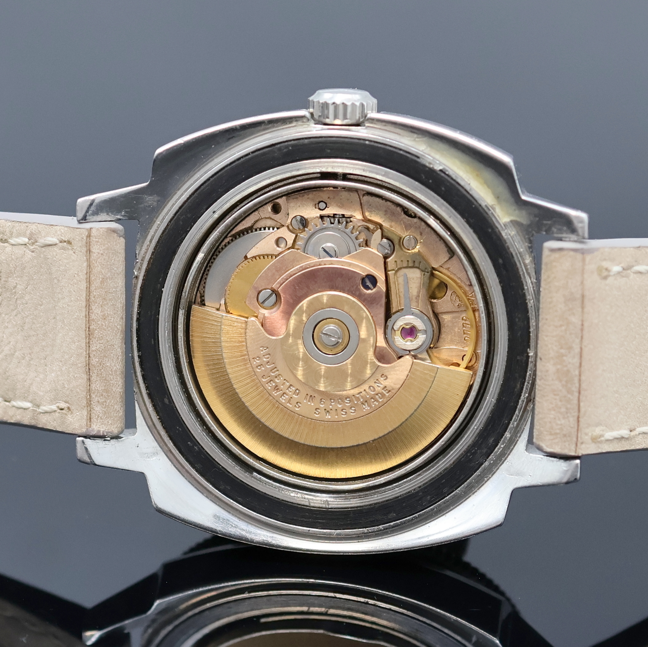 Detail d: DONAX DeepDiver seltene Herrenarmbanduhr in Stahl, Schweiz um 1965, Automatik, kissenförm. Geh., Boden u. Krone verschr., Stahl-Drehlünette m. 60er ...