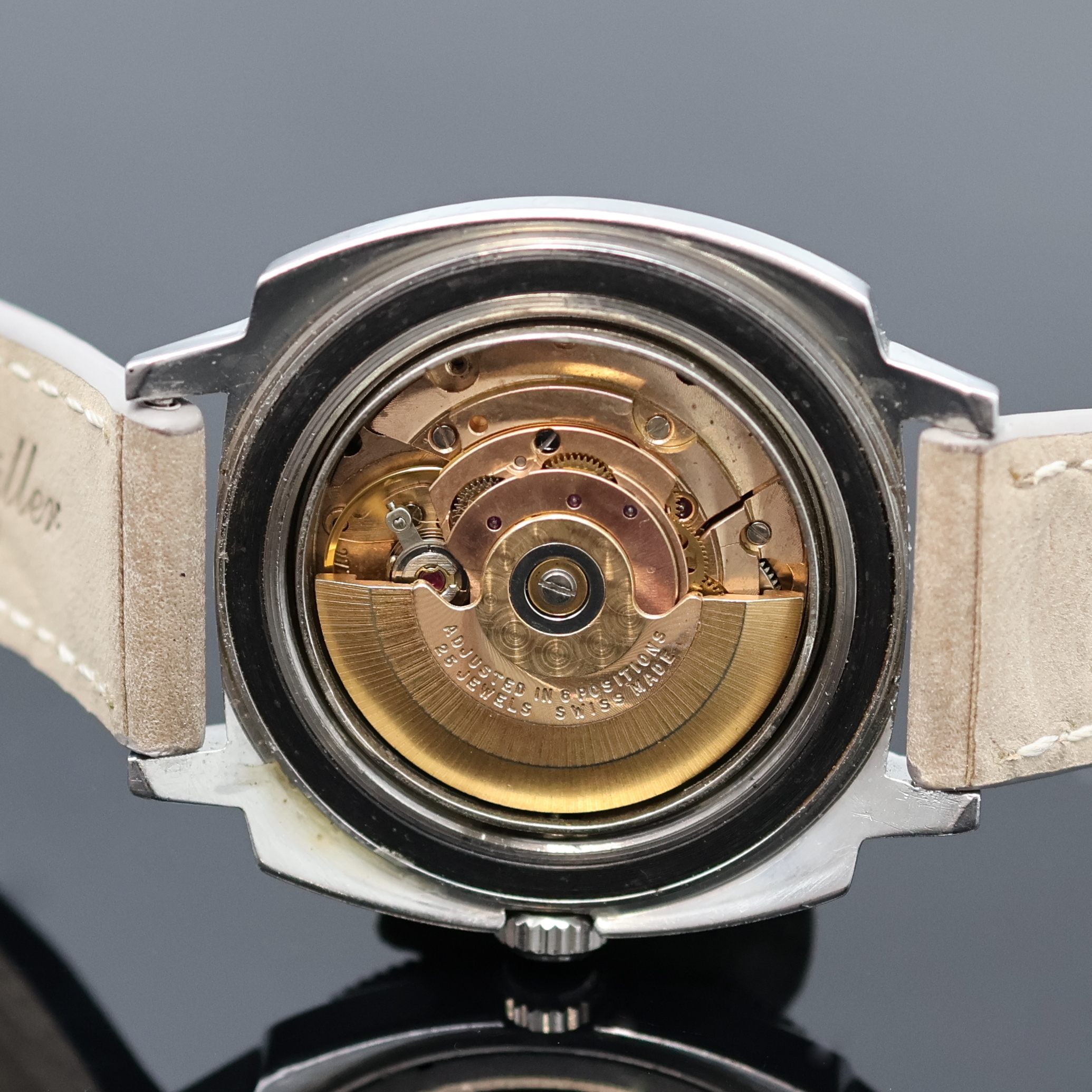 Detail e: DONAX DeepDiver seltene Herrenarmbanduhr in Stahl, Schweiz um 1965, Automatik, kissenförm. Geh., Boden u. Krone verschr., Stahl-Drehlünette m. 60er ...