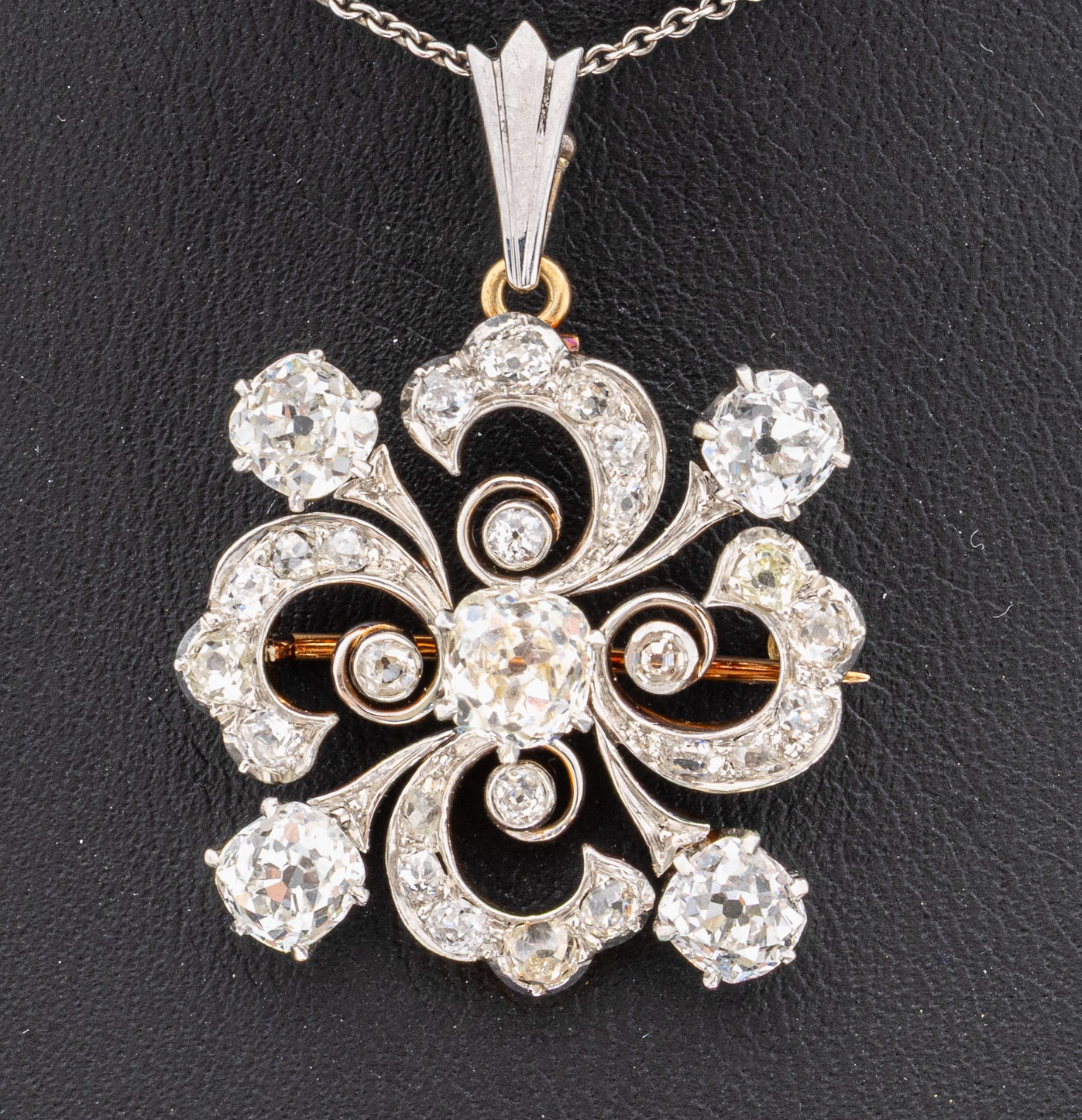 Detail a: 14 kt Gold und Platin Diamant- Brosche/Anhänger, GG 585/000 und Platin, wohl England um 1900, 5 Altschliffdiamanten zus. ca. 3.0 ct Weiß und ...